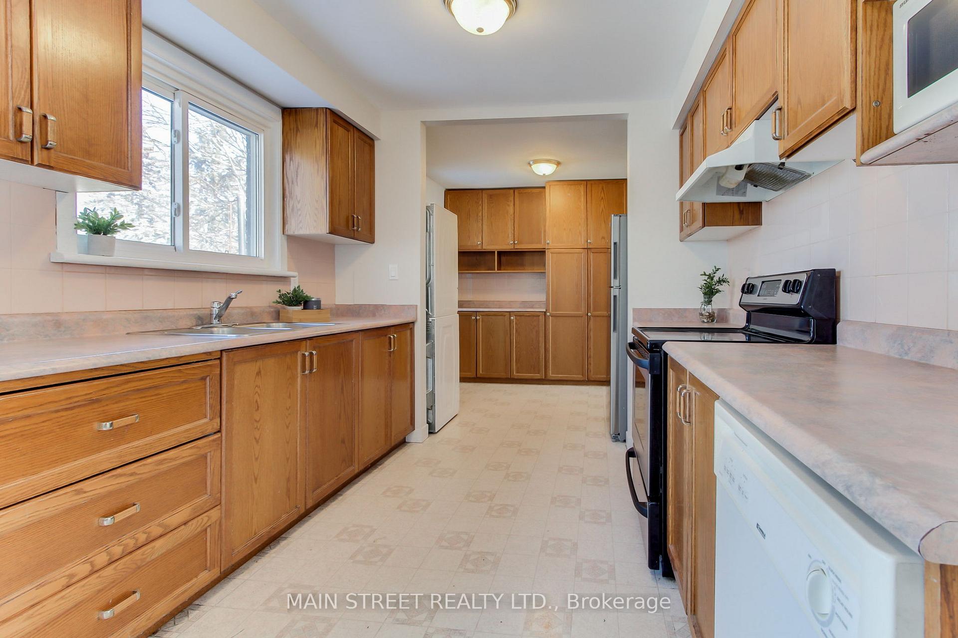 Photo 11 of 8 North Street, Uxbridge — HOMEH