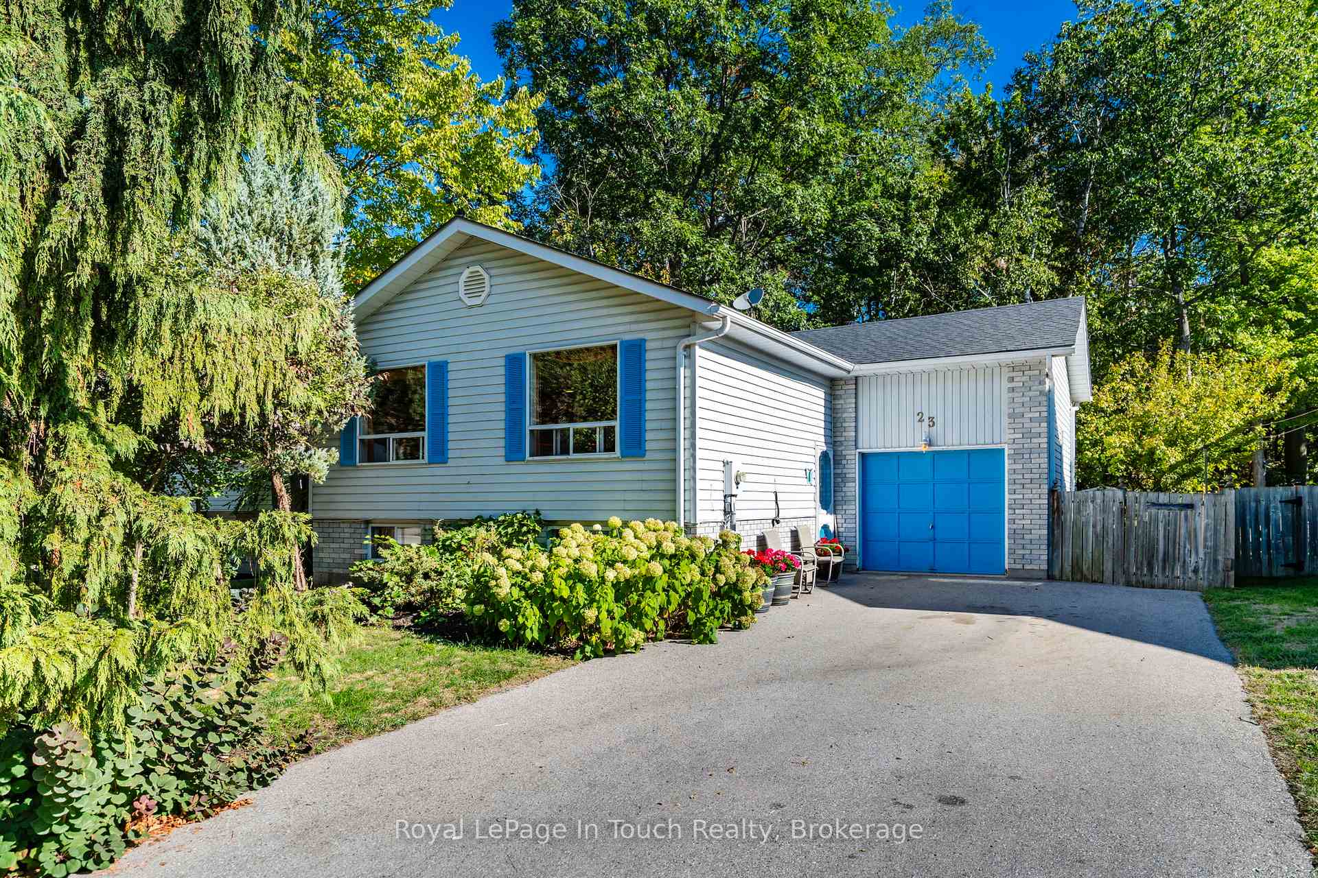 Photo 1 of 23 Caribbean Drive, Wasaga Beach — HOMEH