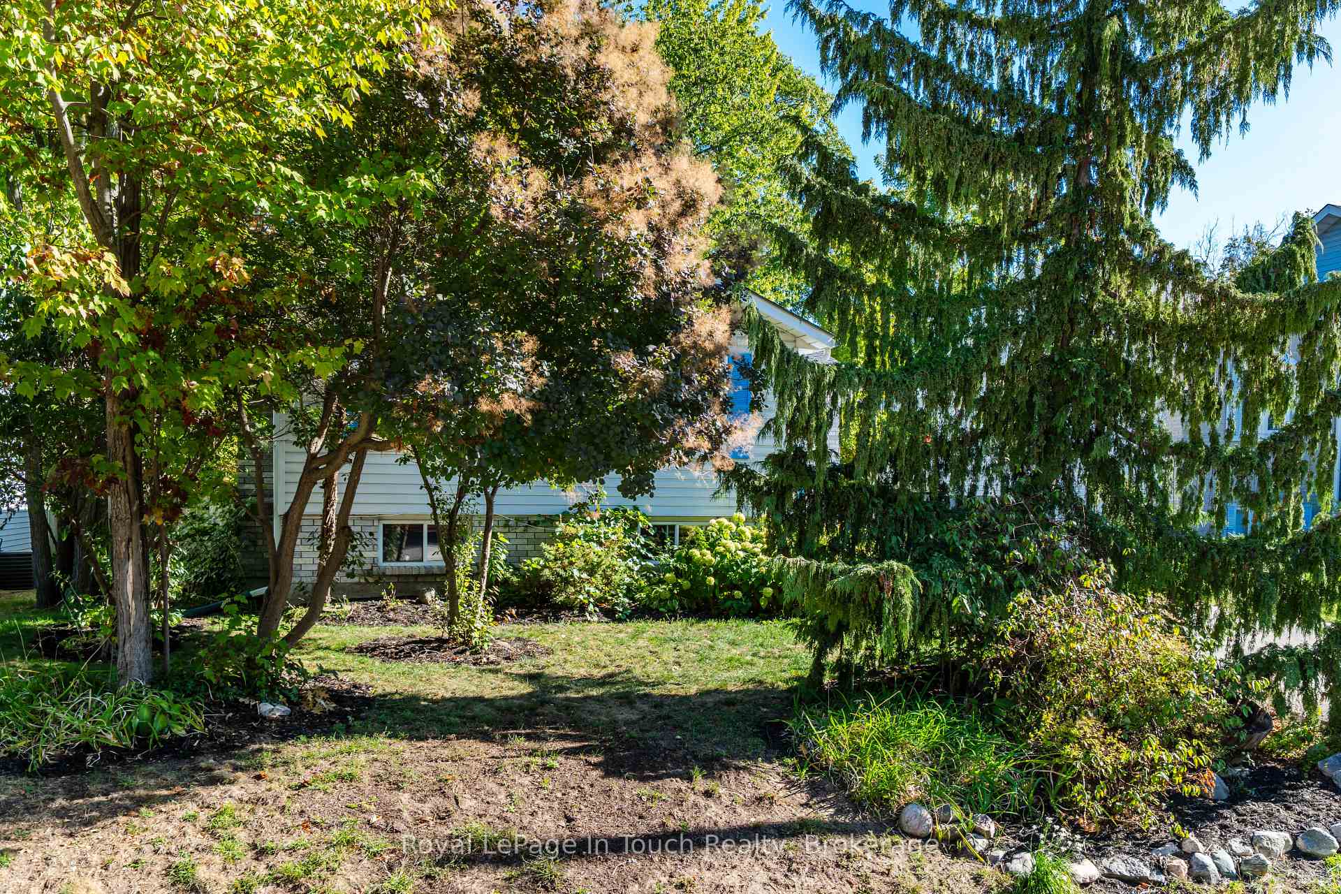 Photo 3 of 23 Caribbean Drive, Wasaga Beach — HOMEH