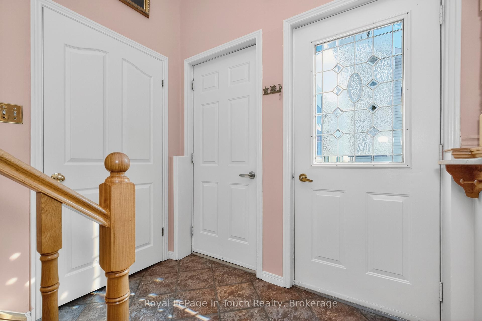Photo 5 of 23 Caribbean Drive, Wasaga Beach — HOMEH