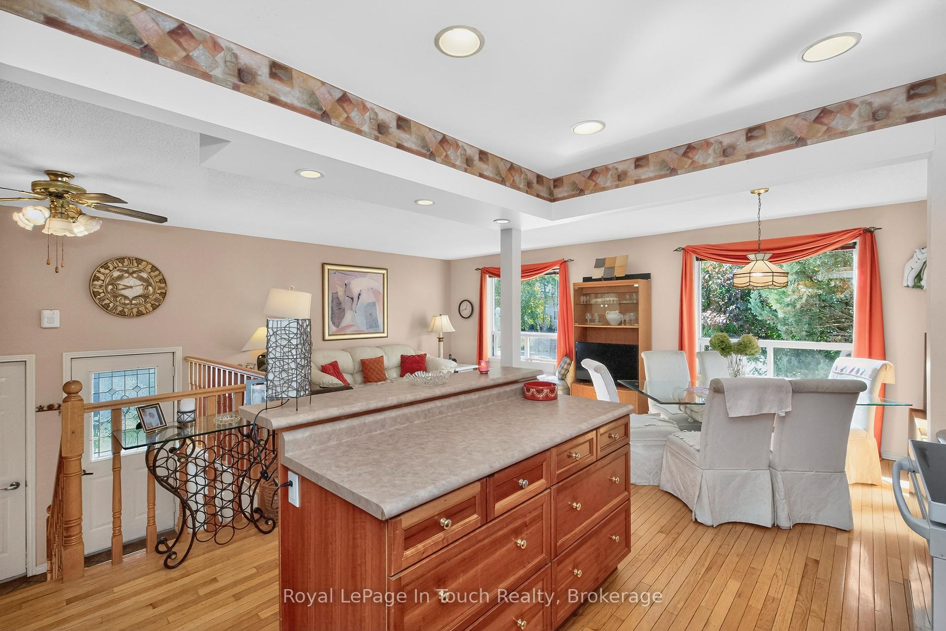 Photo 7 of 23 Caribbean Drive, Wasaga Beach — HOMEH