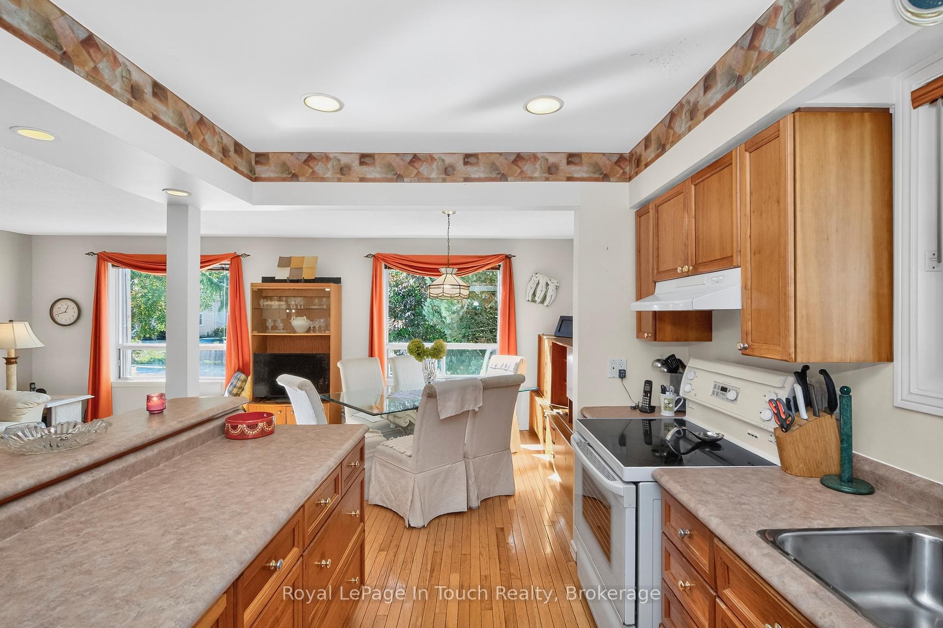 Photo 13 of 23 Caribbean Drive, Wasaga Beach — HOMEH
