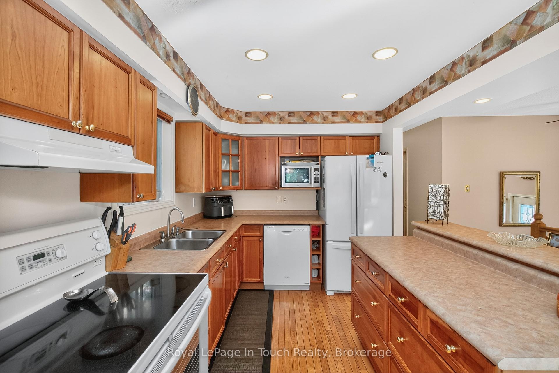 Photo 23 of 23 Caribbean Drive, Wasaga Beach — HOMEH