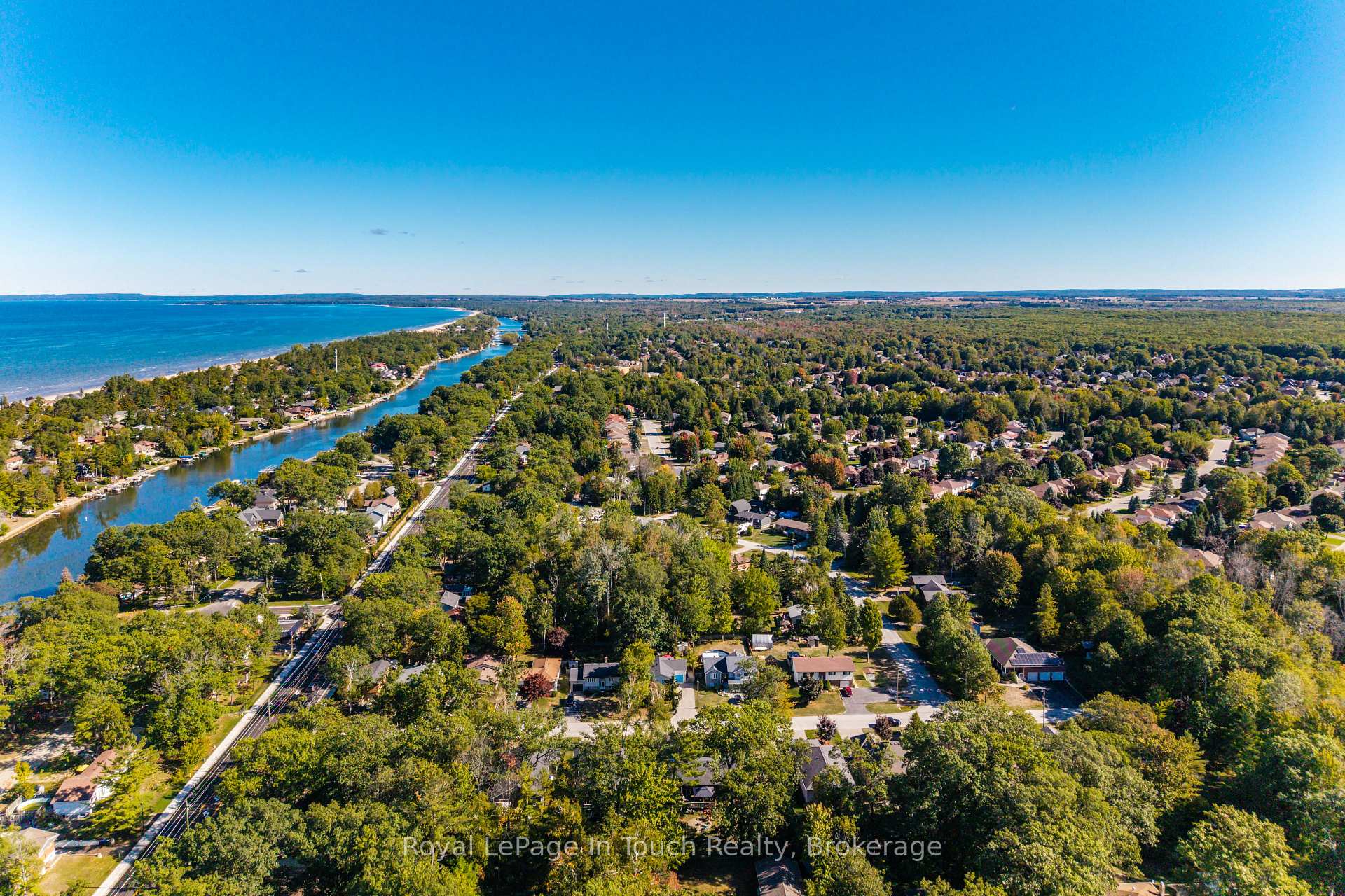 Photo 47 of 23 Caribbean Drive, Wasaga Beach — HOMEH