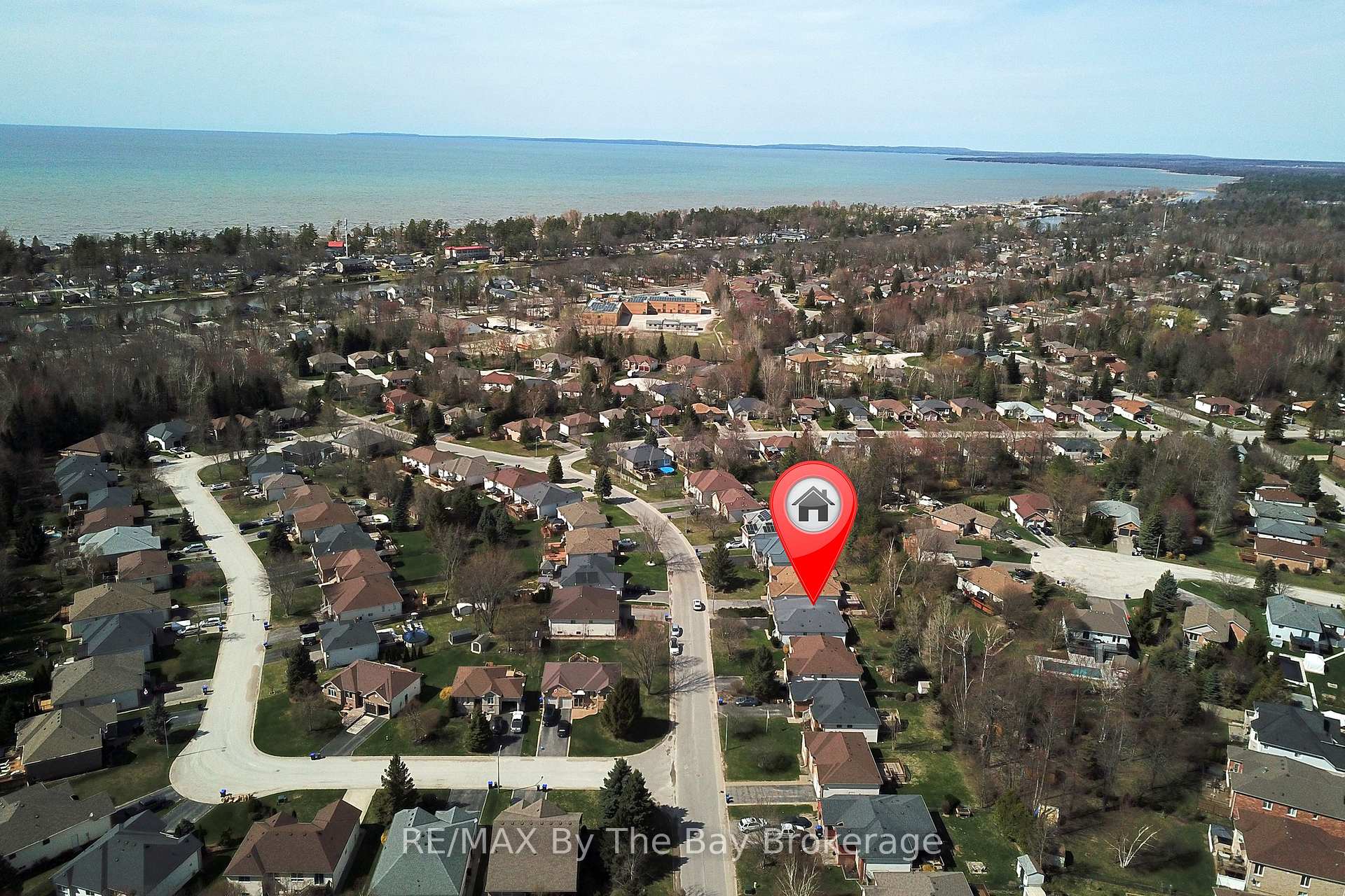 Photo 3 of 150 Silver Birch Avenue, Wasaga Beach — HOMEH