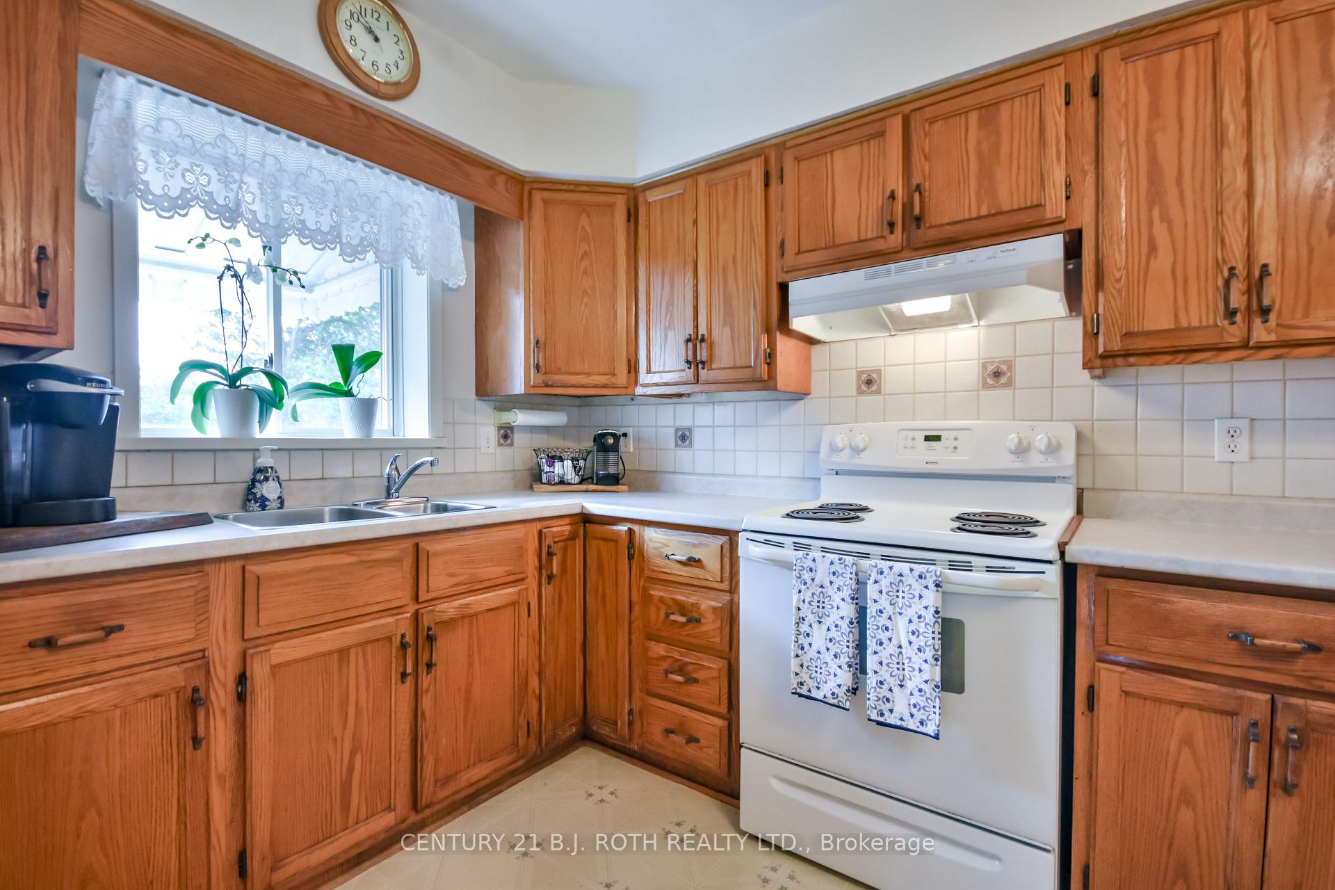 Photo 12 of 80 Parkside Drive, Barrie, Queen's Park — HOMEH