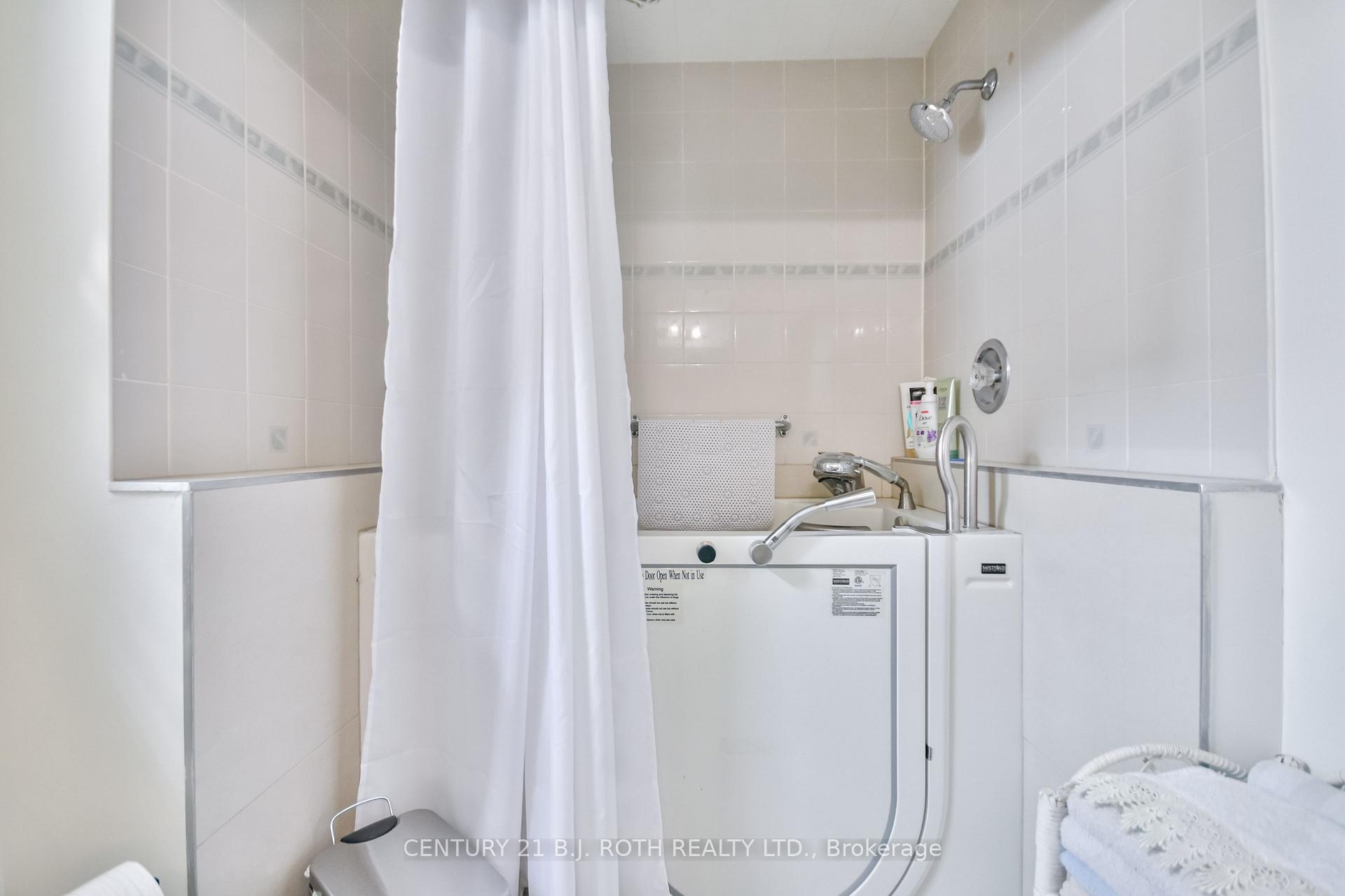 Photo 13 of 80 Parkside Drive, Barrie, Queen's Park — HOMEH