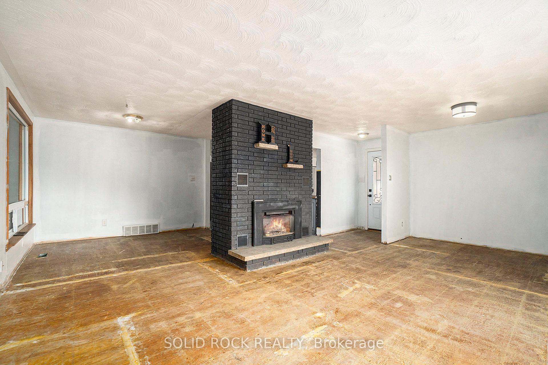 Photo 5 of 120 Ida Street N, Arnprior — HOMEH
