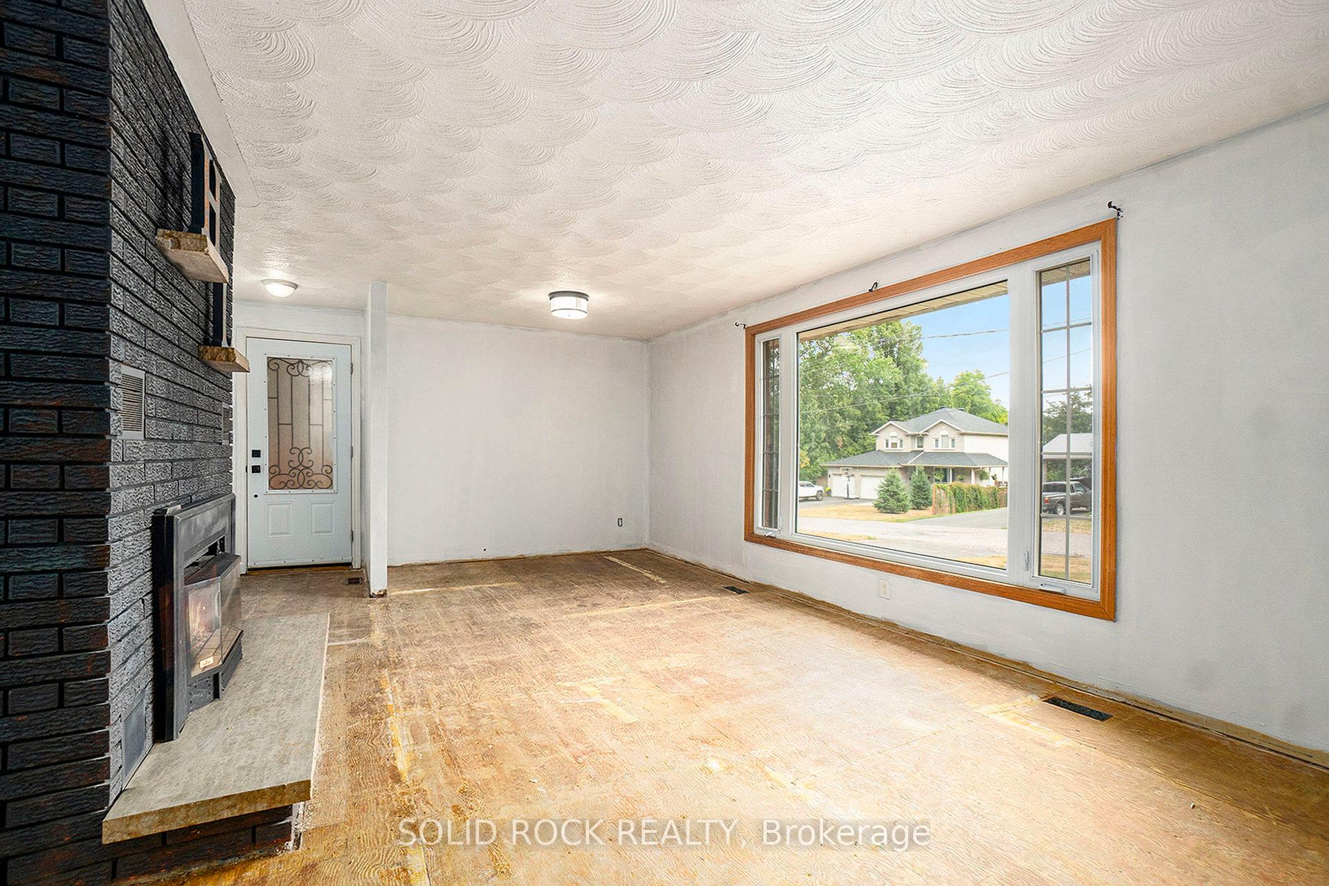 Photo 8 of 120 Ida Street N, Arnprior — HOMEH