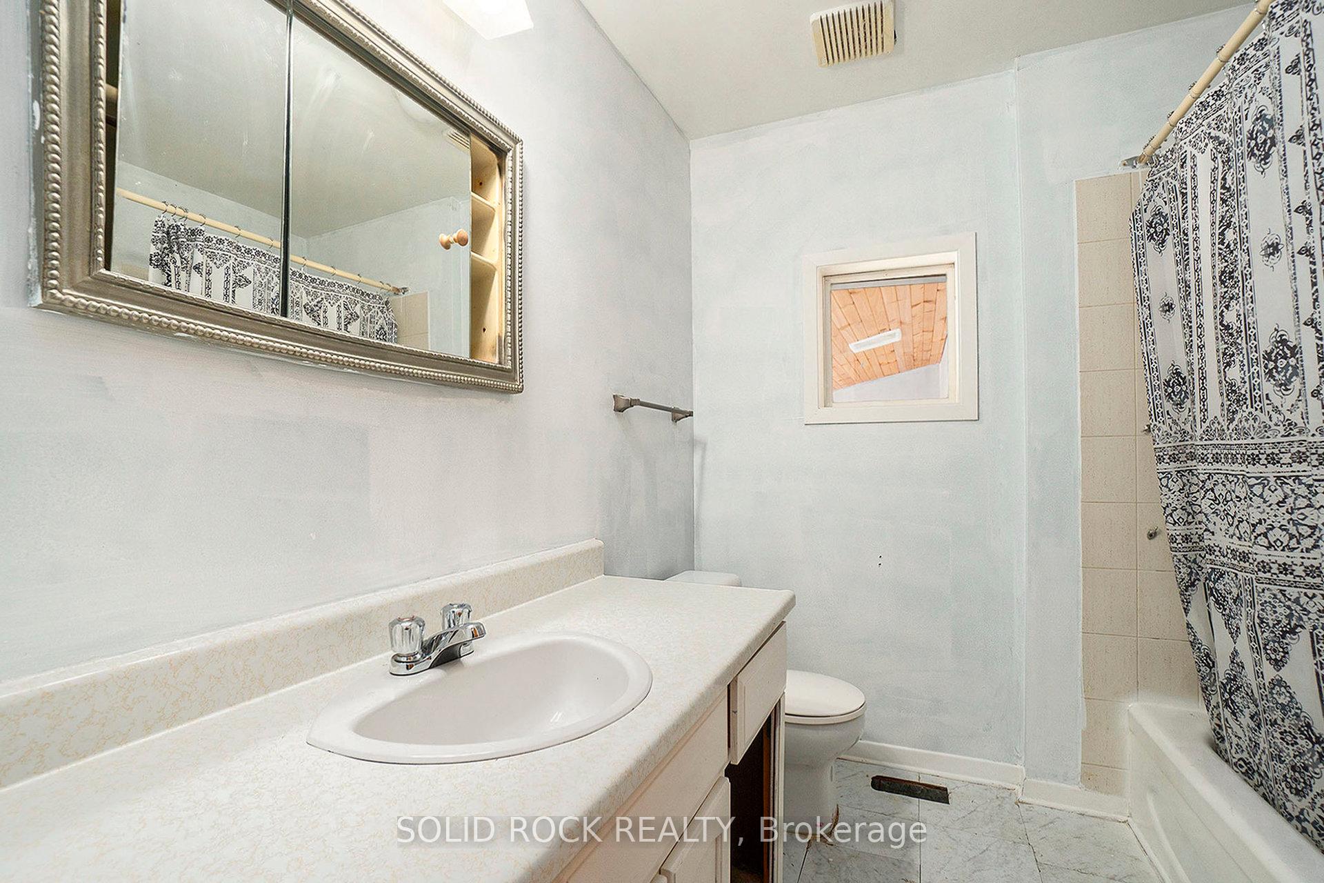 Photo 11 of 120 Ida Street N, Arnprior — HOMEH