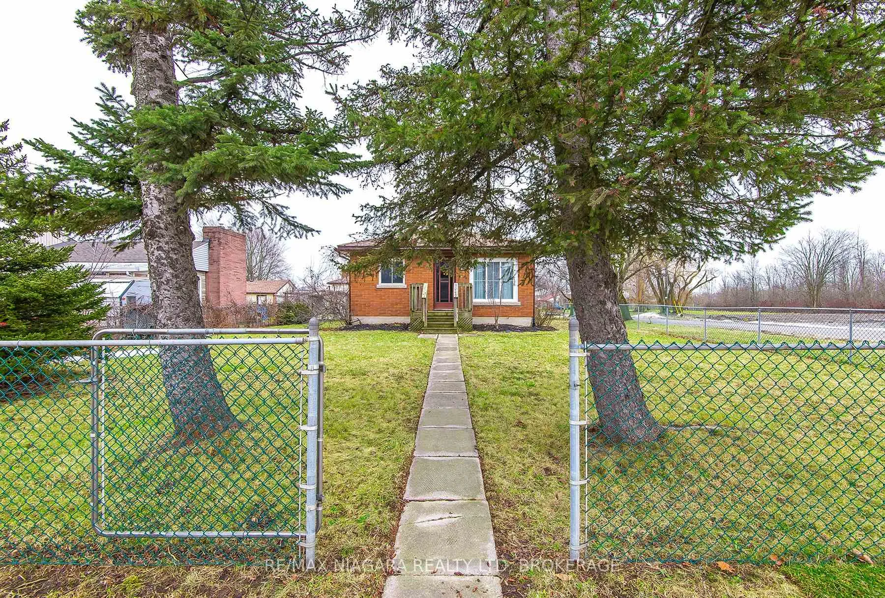 Photo 1 of 574 Broadway Street, Welland, Broadway — HOMEH