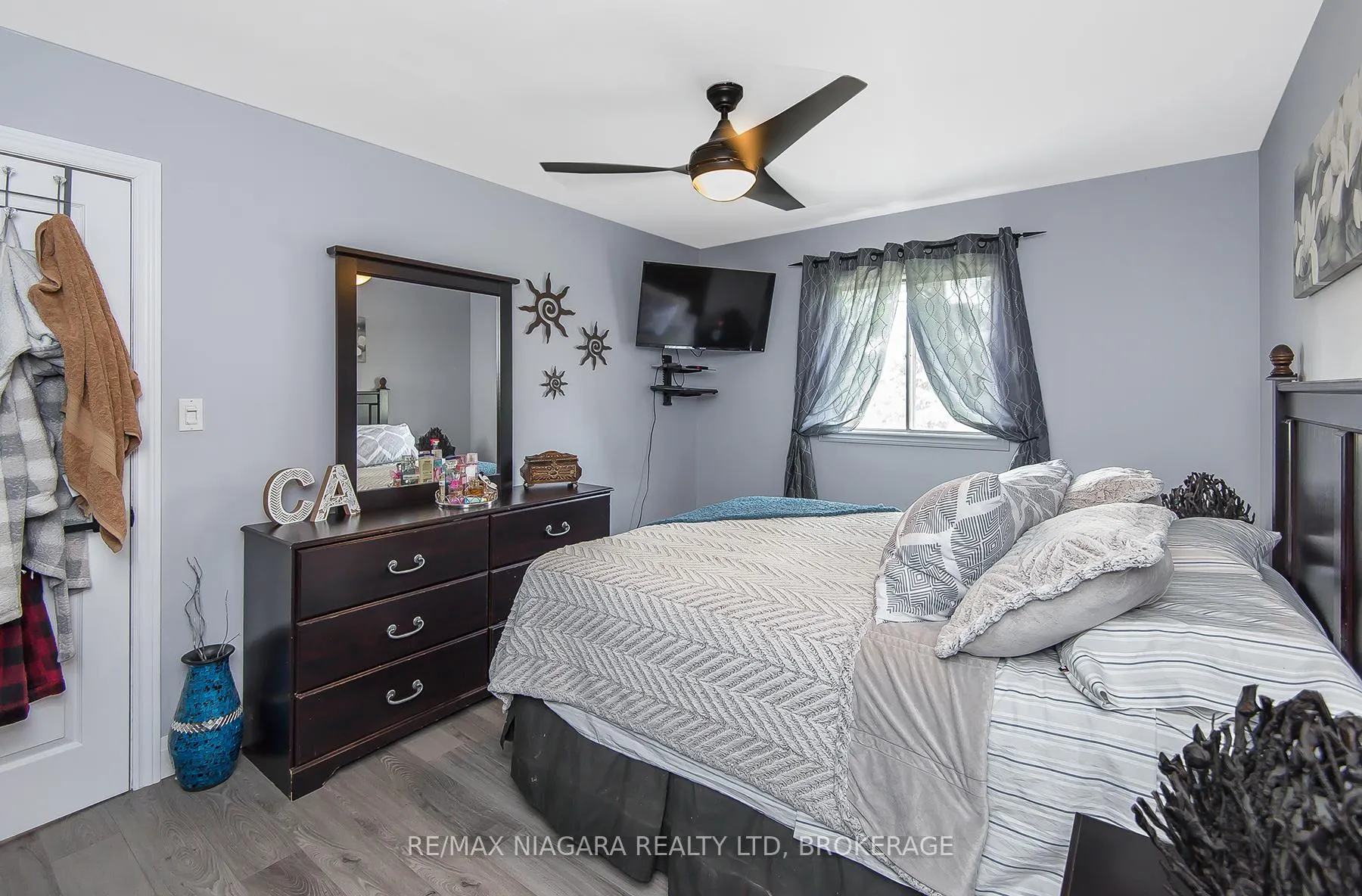 Photo 10 of 574 Broadway Street, Welland, Broadway — HOMEH
