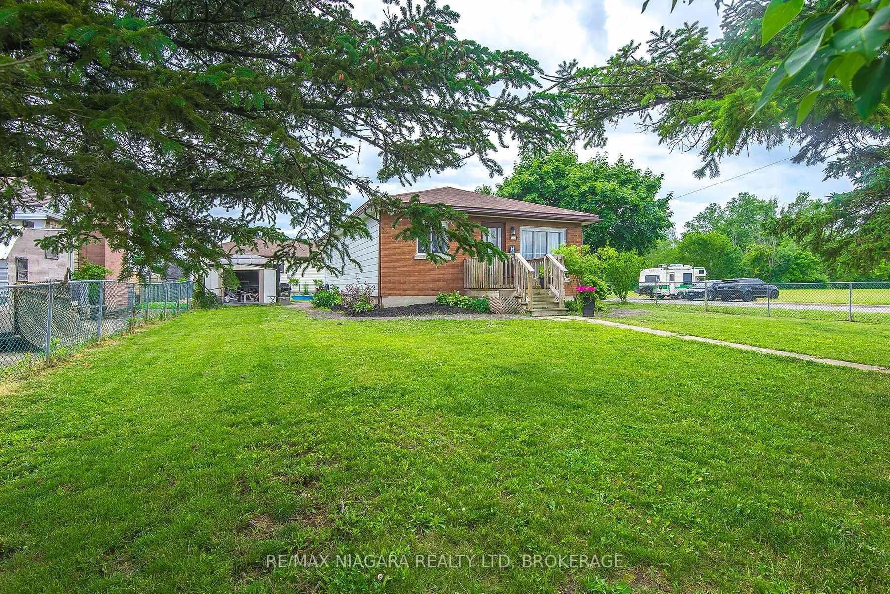 Photo 12 of 574 Broadway Street, Welland, Broadway — HOMEH