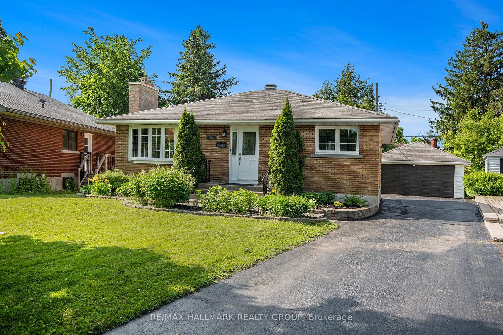Photo 2 of 1304 Wesmar Drive, Ottawa, Alta Vista — HOMEH
