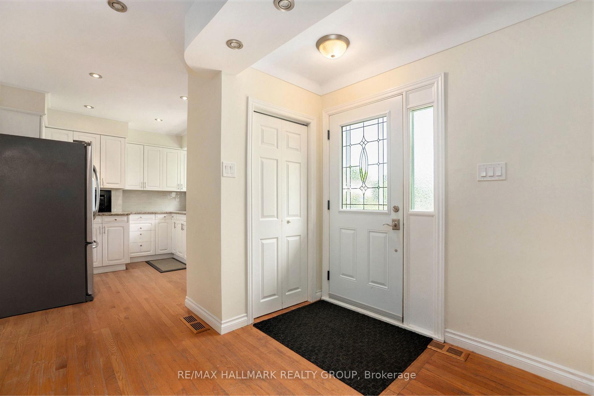 Photo 4 of 1304 Wesmar Drive, Ottawa, Alta Vista — HOMEH