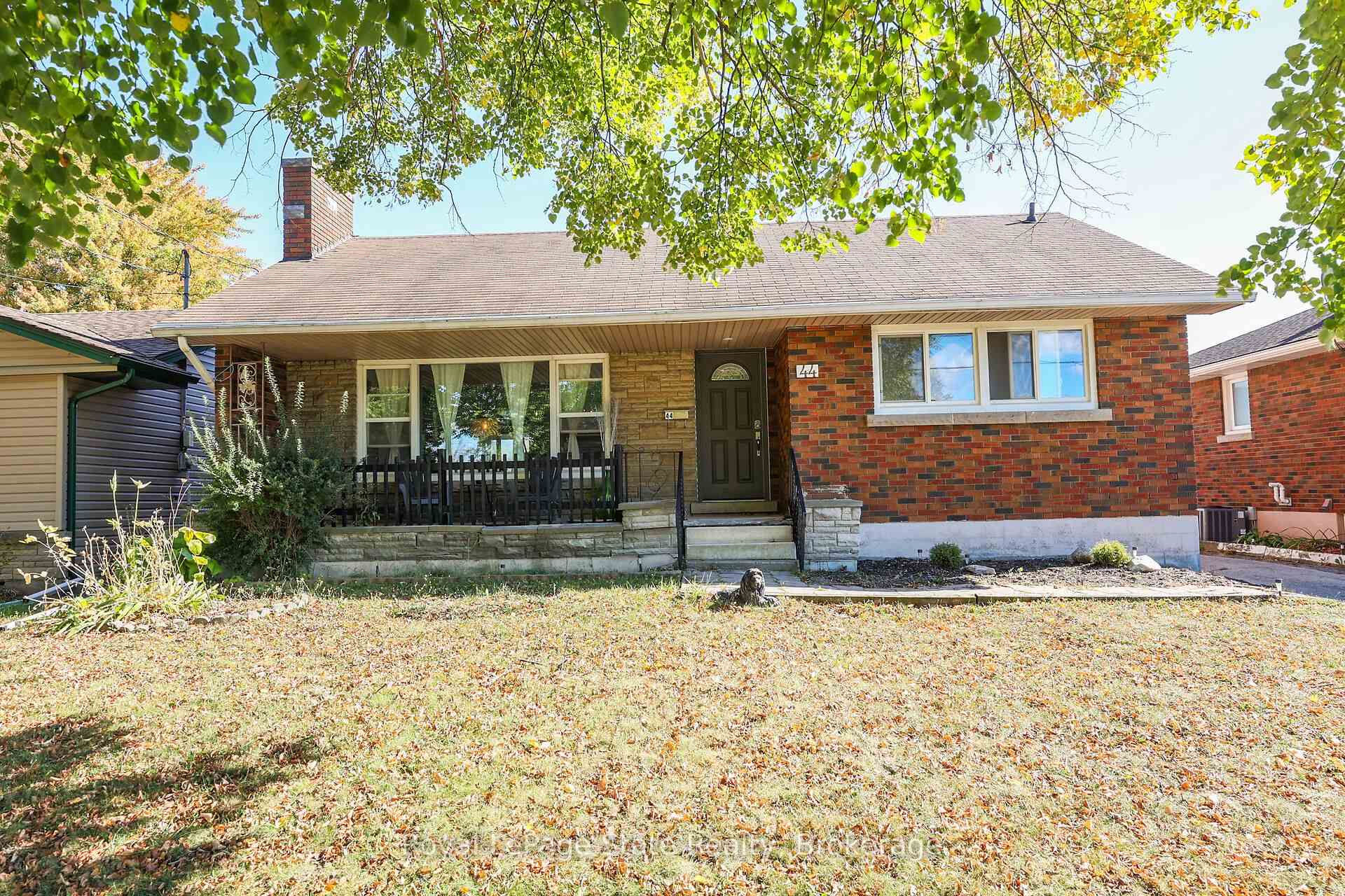 Photo 1 of 44 Golden Boulevard, Welland, Lincoln/Crowland — HOMEH