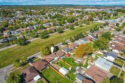 Photo 2 of 44 Golden Boulevard, Welland, Lincoln/Crowland — HOMEH