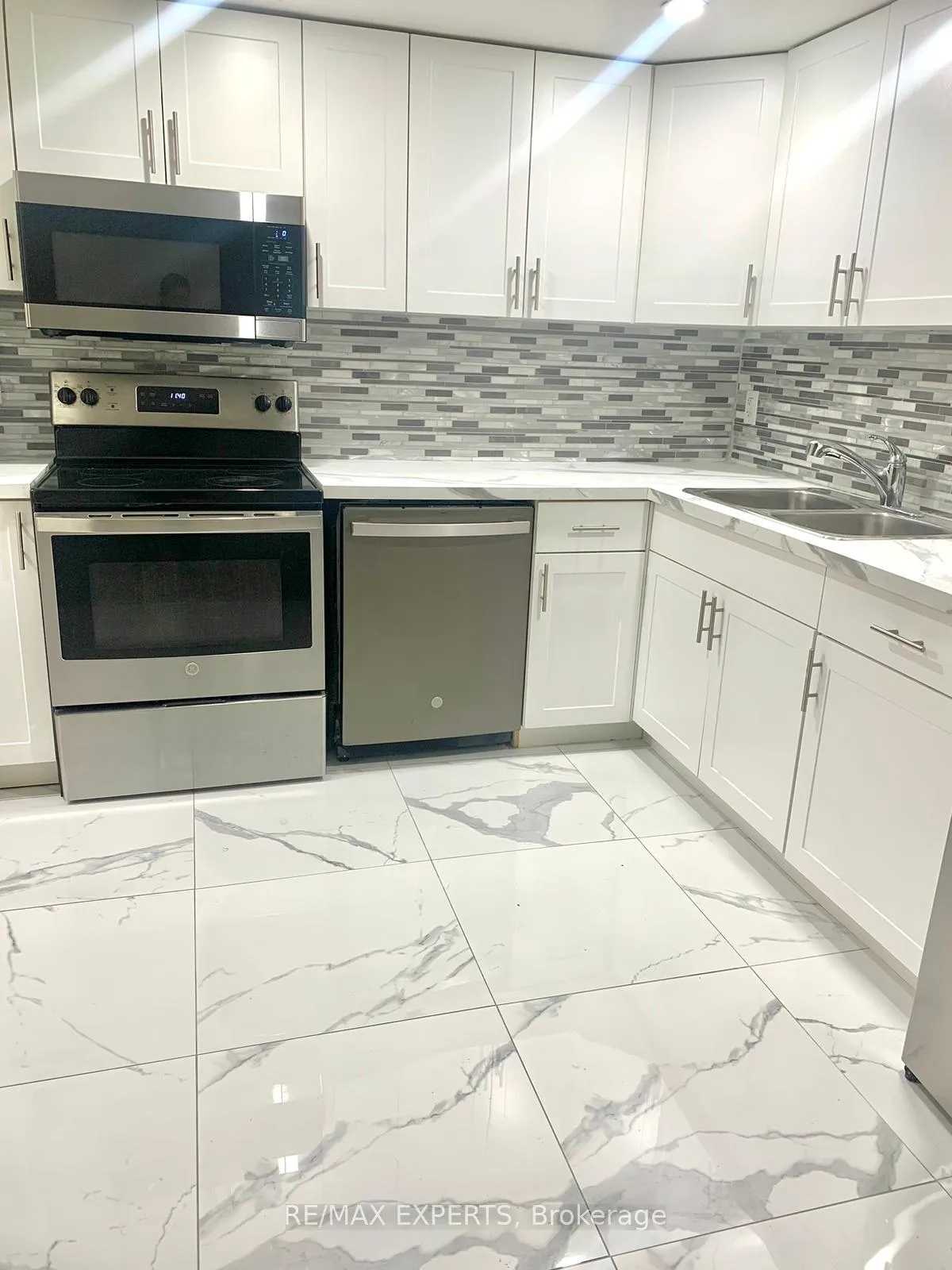 Photo 1 of 212 Velmar Drive, Vaughan, East Woodbridge — HOMEH