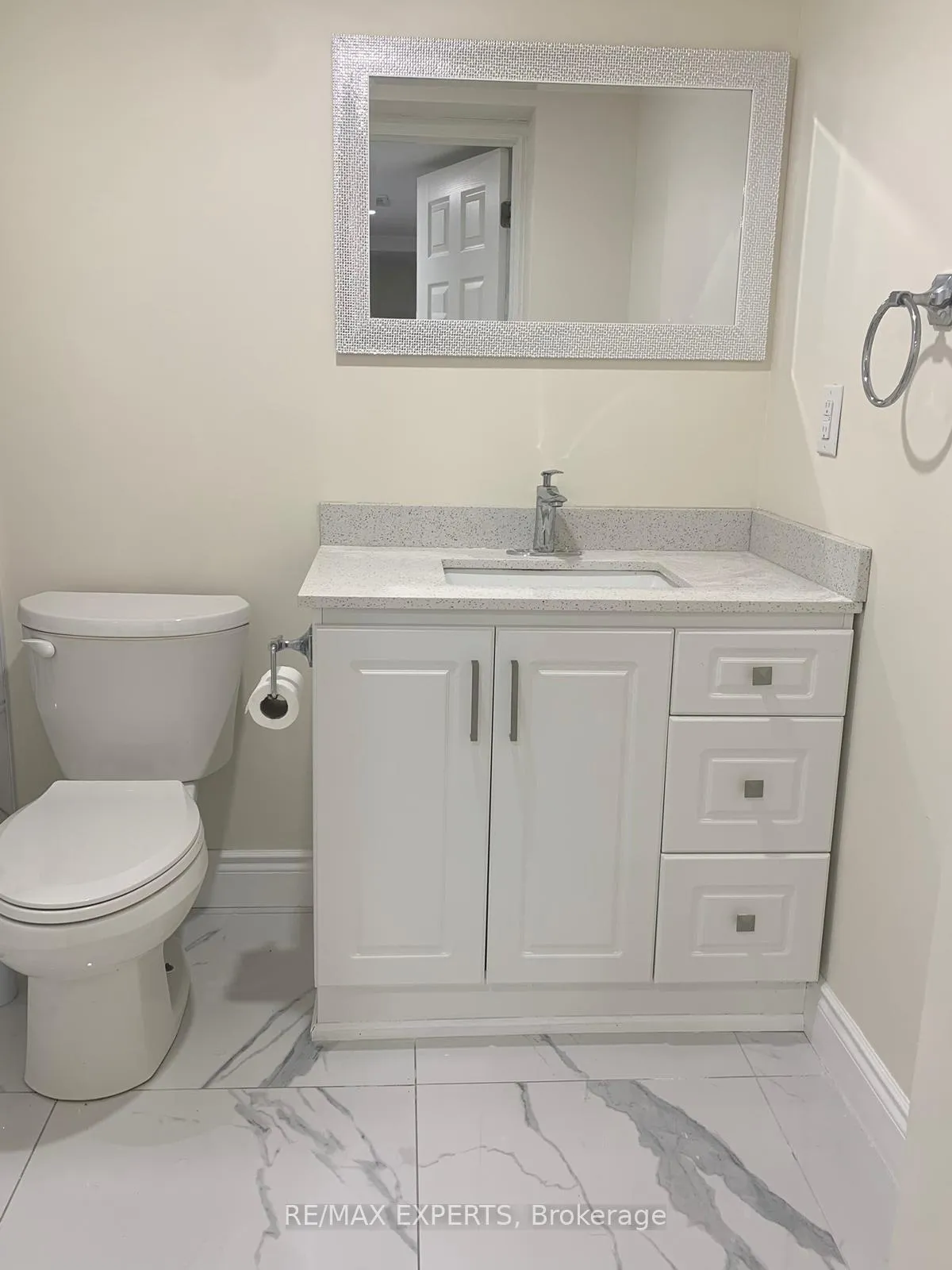 Photo 2 of 212 Velmar Drive, Vaughan, East Woodbridge — HOMEH