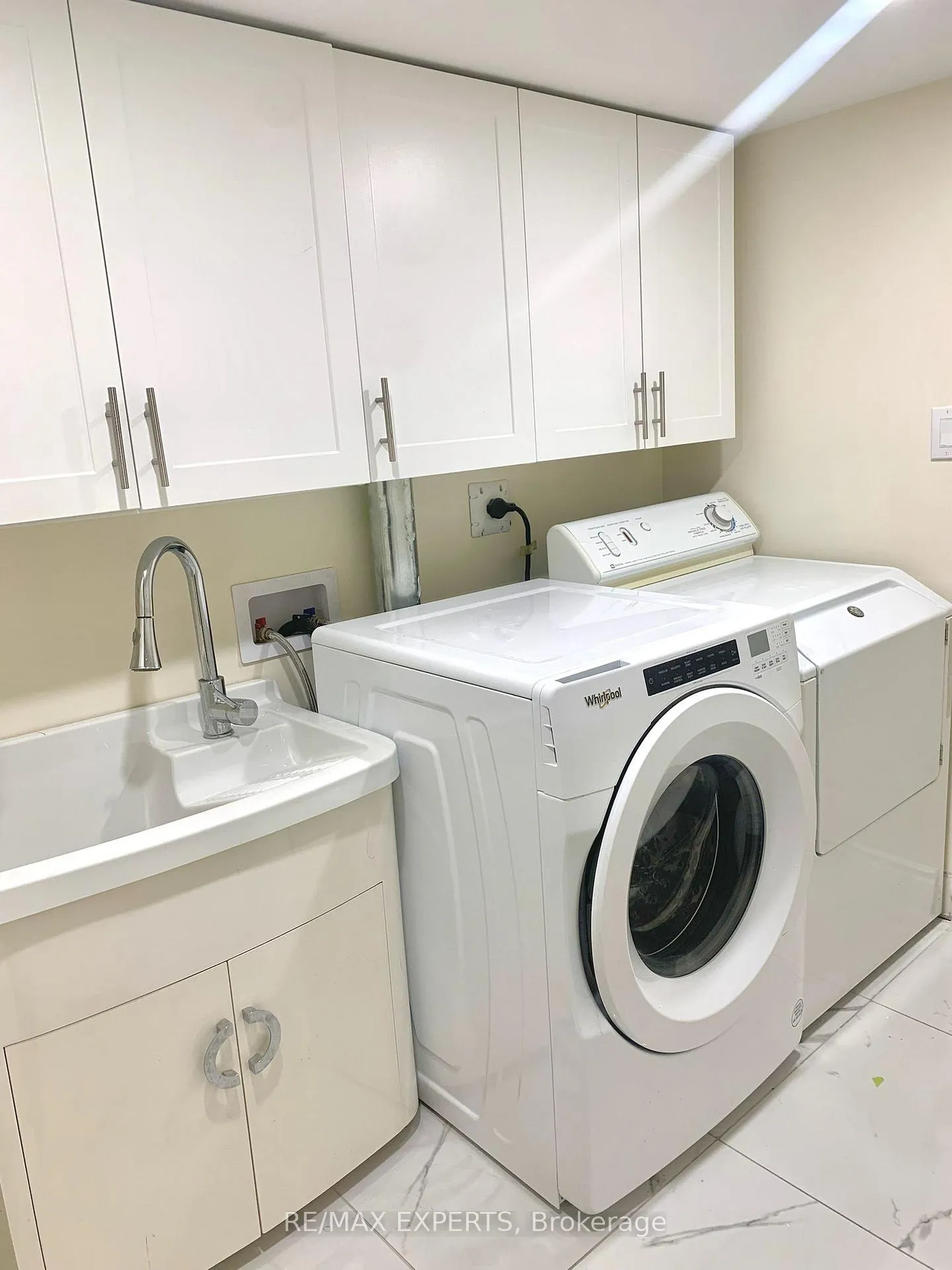 Photo 4 of 212 Velmar Drive, Vaughan, East Woodbridge — HOMEH
