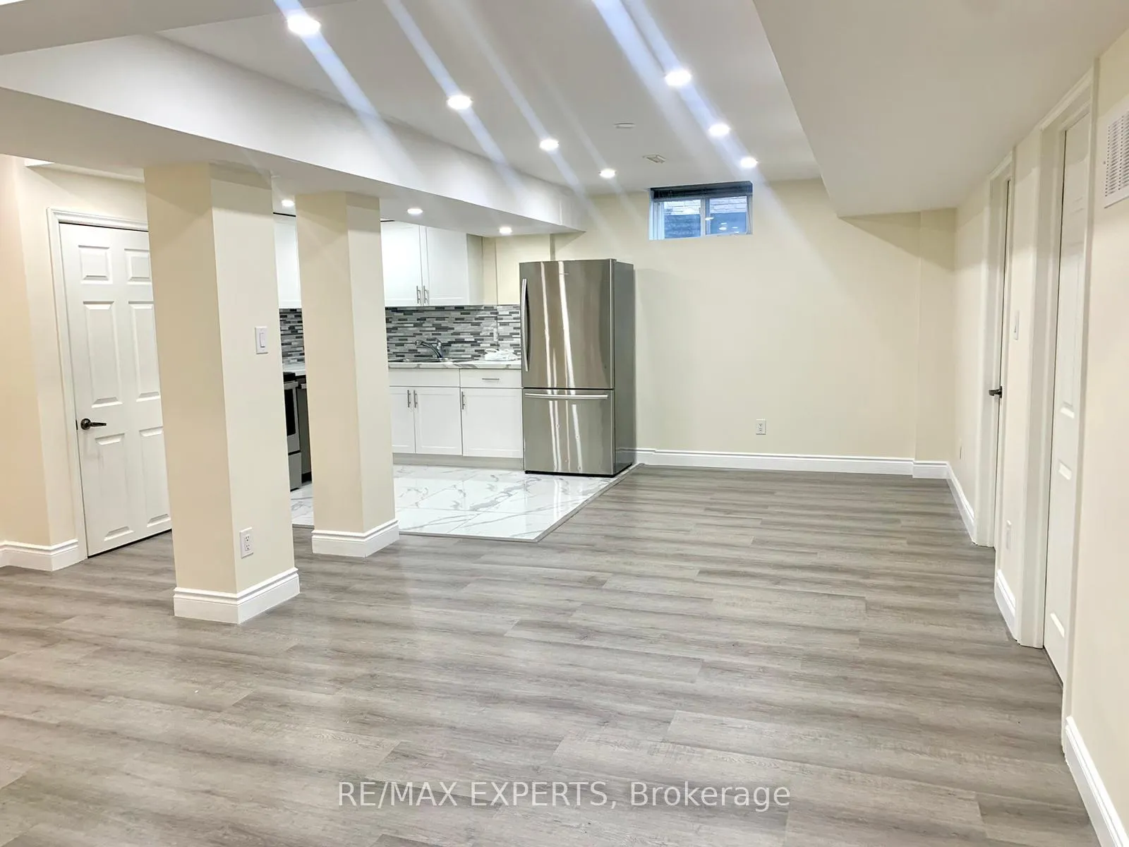 Photo 5 of 212 Velmar Drive, Vaughan, East Woodbridge — HOMEH