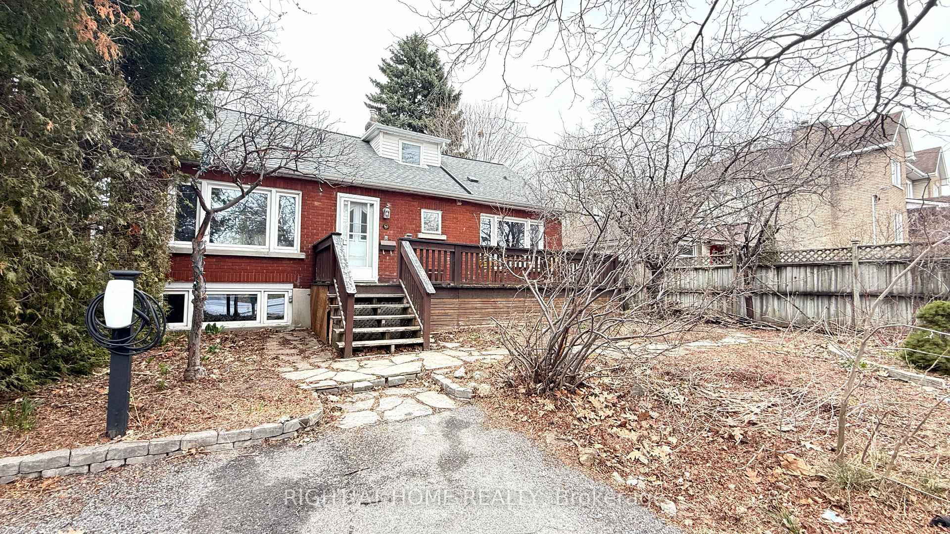 Front of 563 Churchill Avenue N