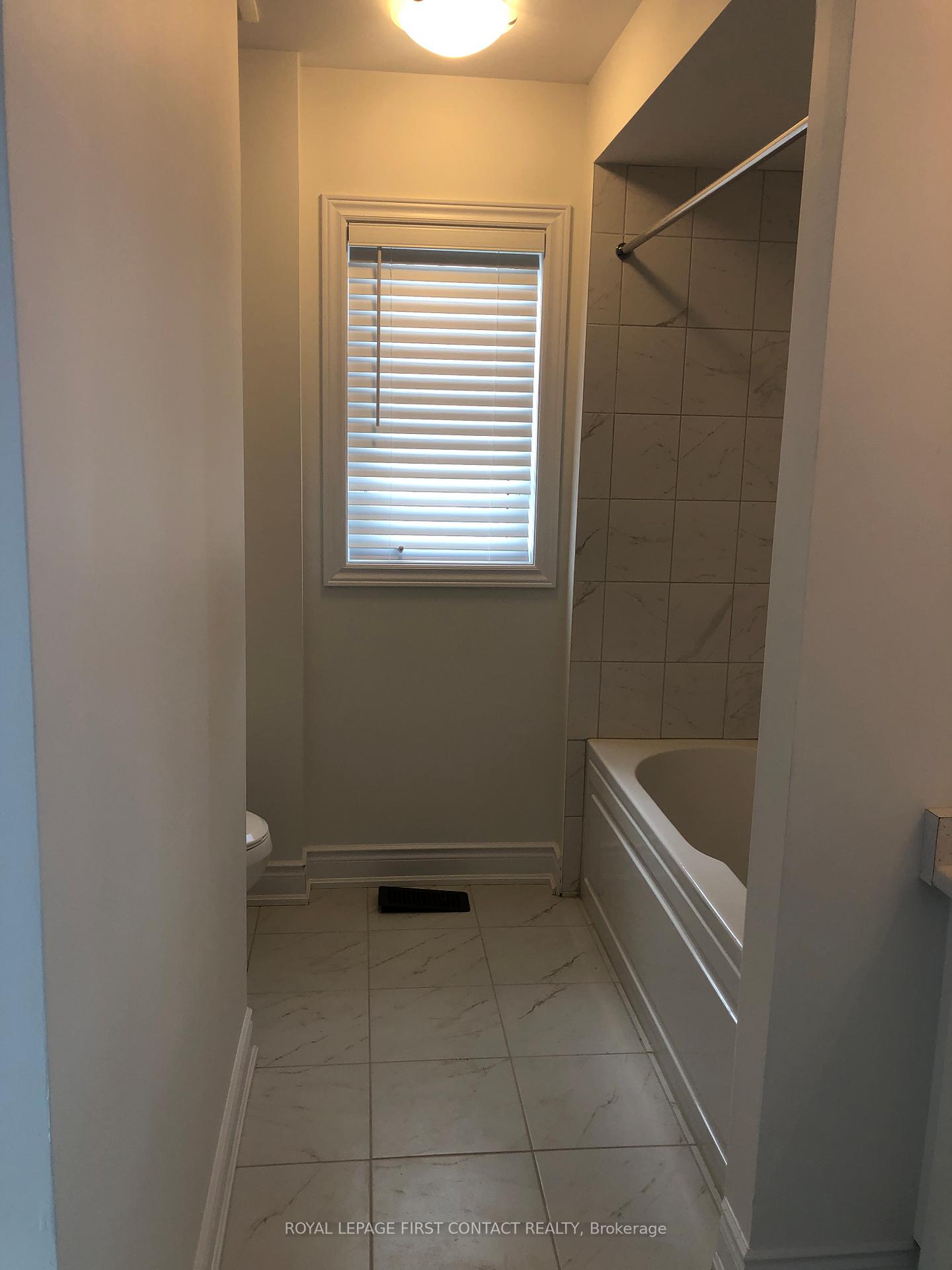 Photo 4 of 27 Union Boulevard, Wasaga Beach — HOMEH