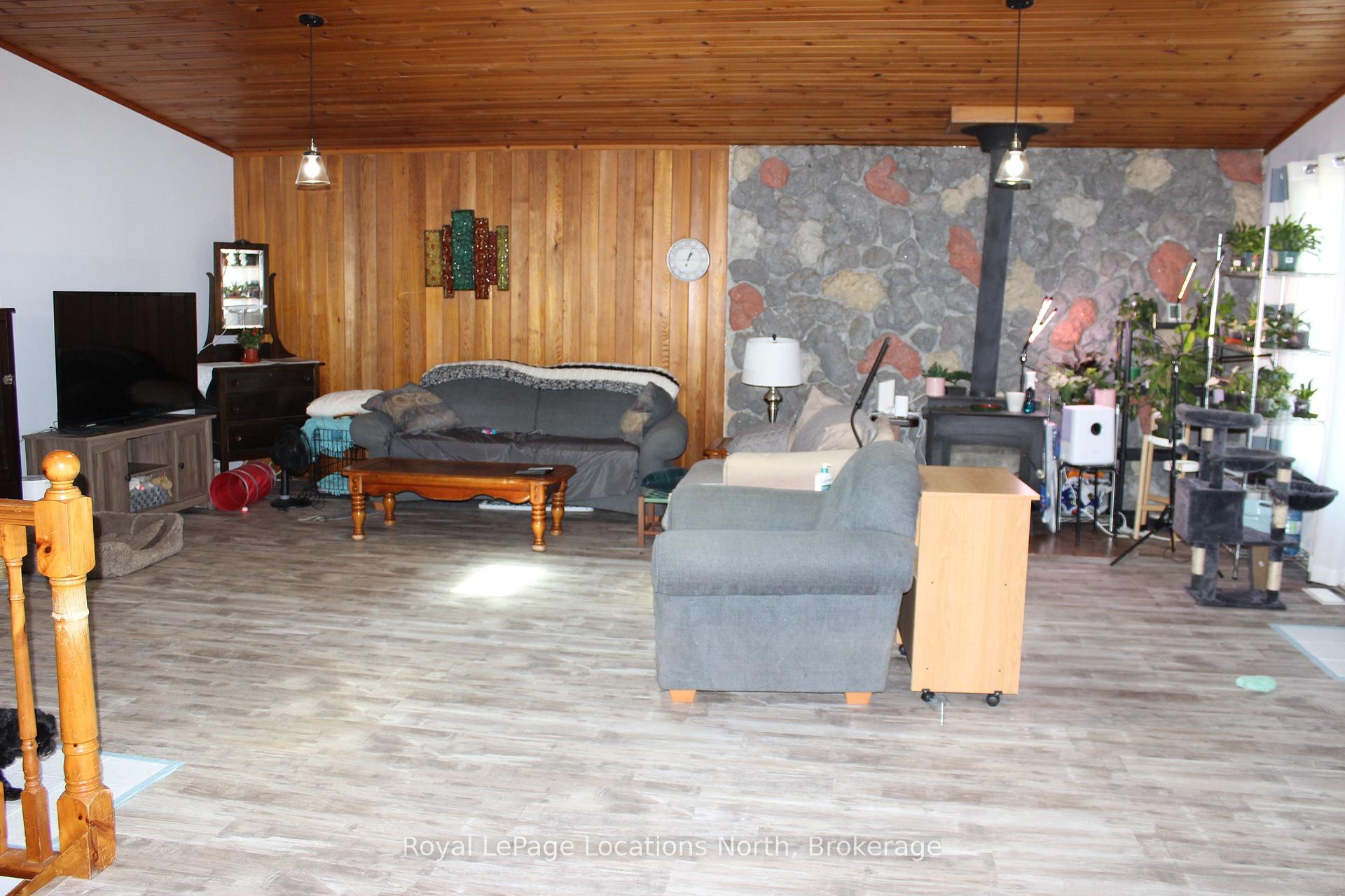 Photo 9 of 30 Earl Street, Wasaga Beach — HOMEH
