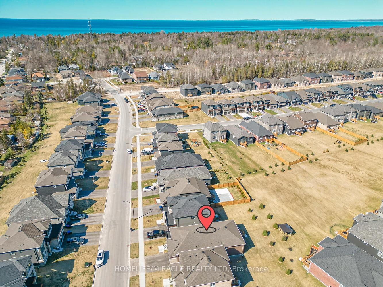 Photo 2 of 8 Beatrice Drive, Wasaga Beach — HOMEH