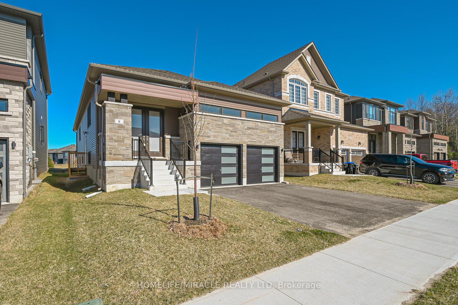Photo 3 of 8 Beatrice Drive, Wasaga Beach — HOMEH