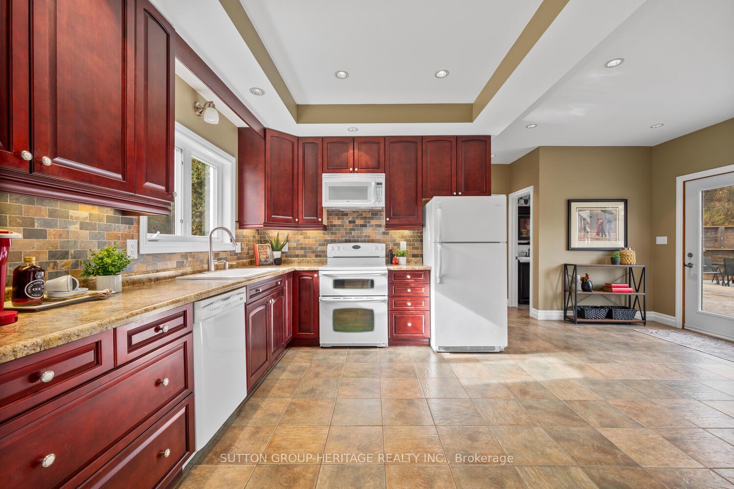 Photo 6 of 728 Sandford Road, Uxbridge, Rural Uxbridge — HOMEH