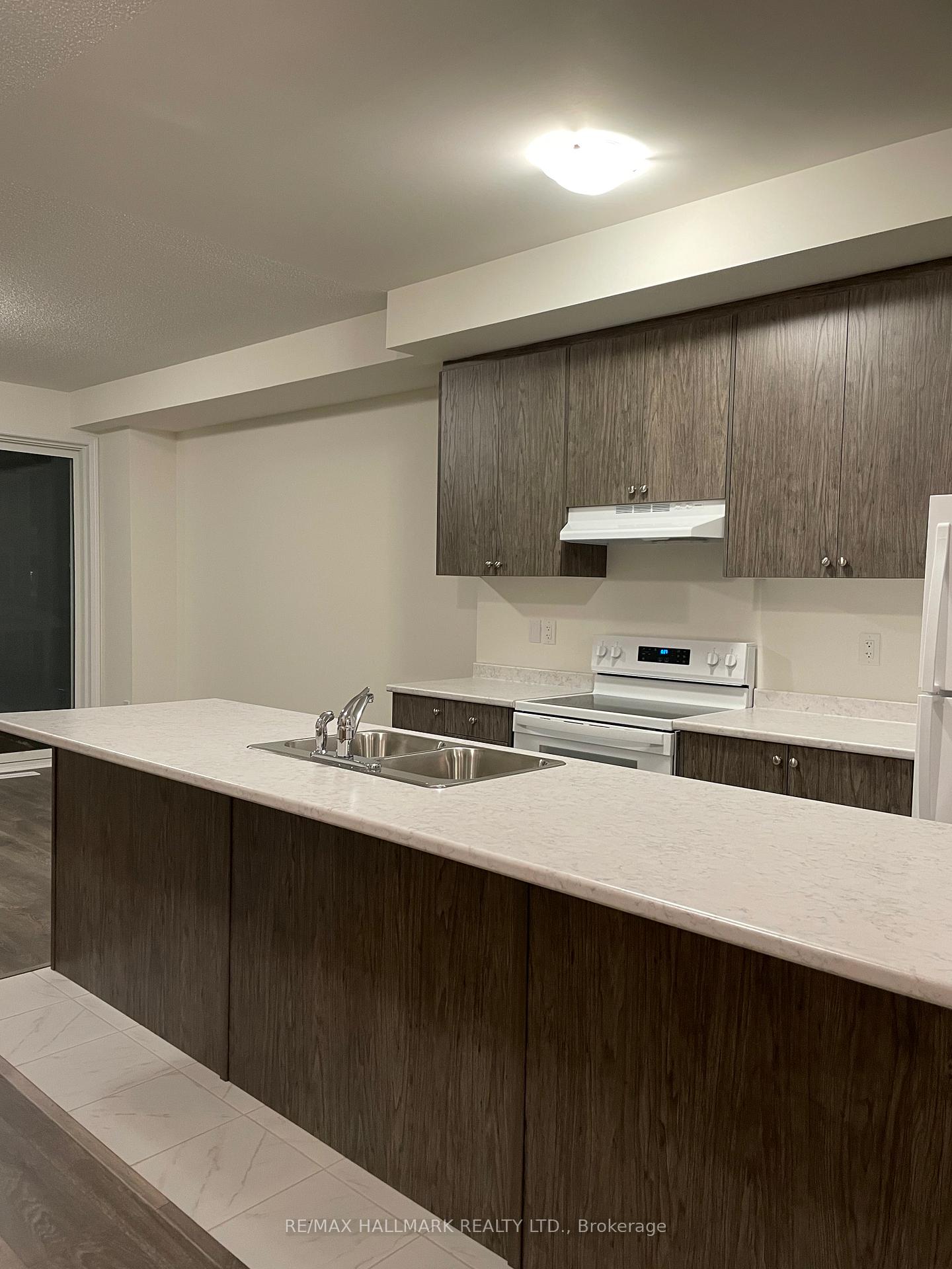 Photo 6 of 15 Lana Circle, Wasaga Beach — HOMEH