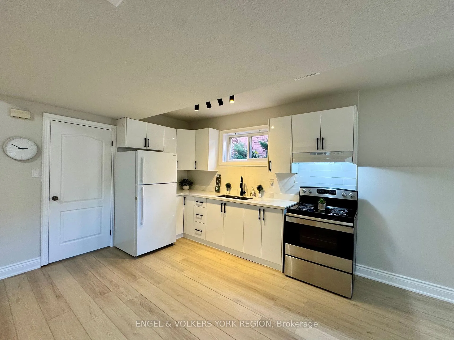 Front of Unit Lower, 125 Sovereign's Gate