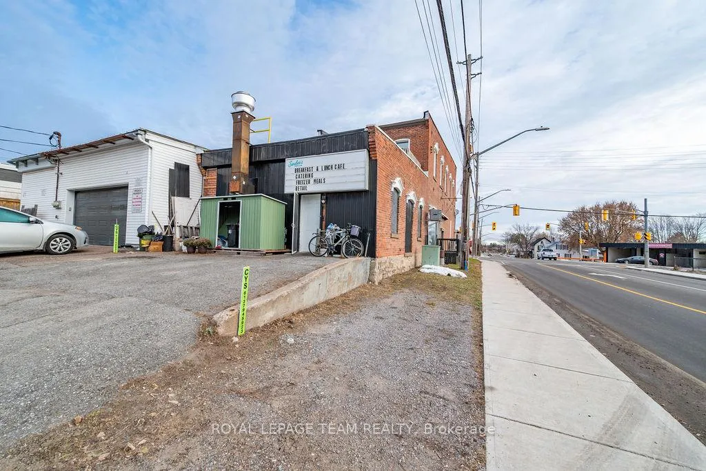 Photo 2 of 4 Elgin Street, Arnprior — HOMEH