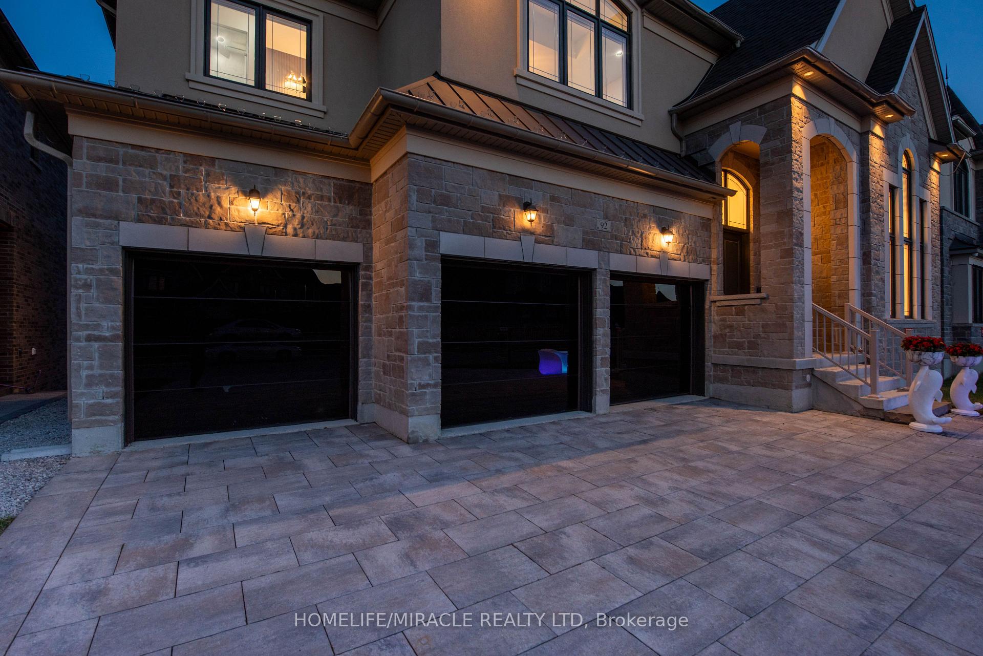 Photo 5 of 92 Appleyard Avenue, Vaughan, Kleinburg — HOMEH