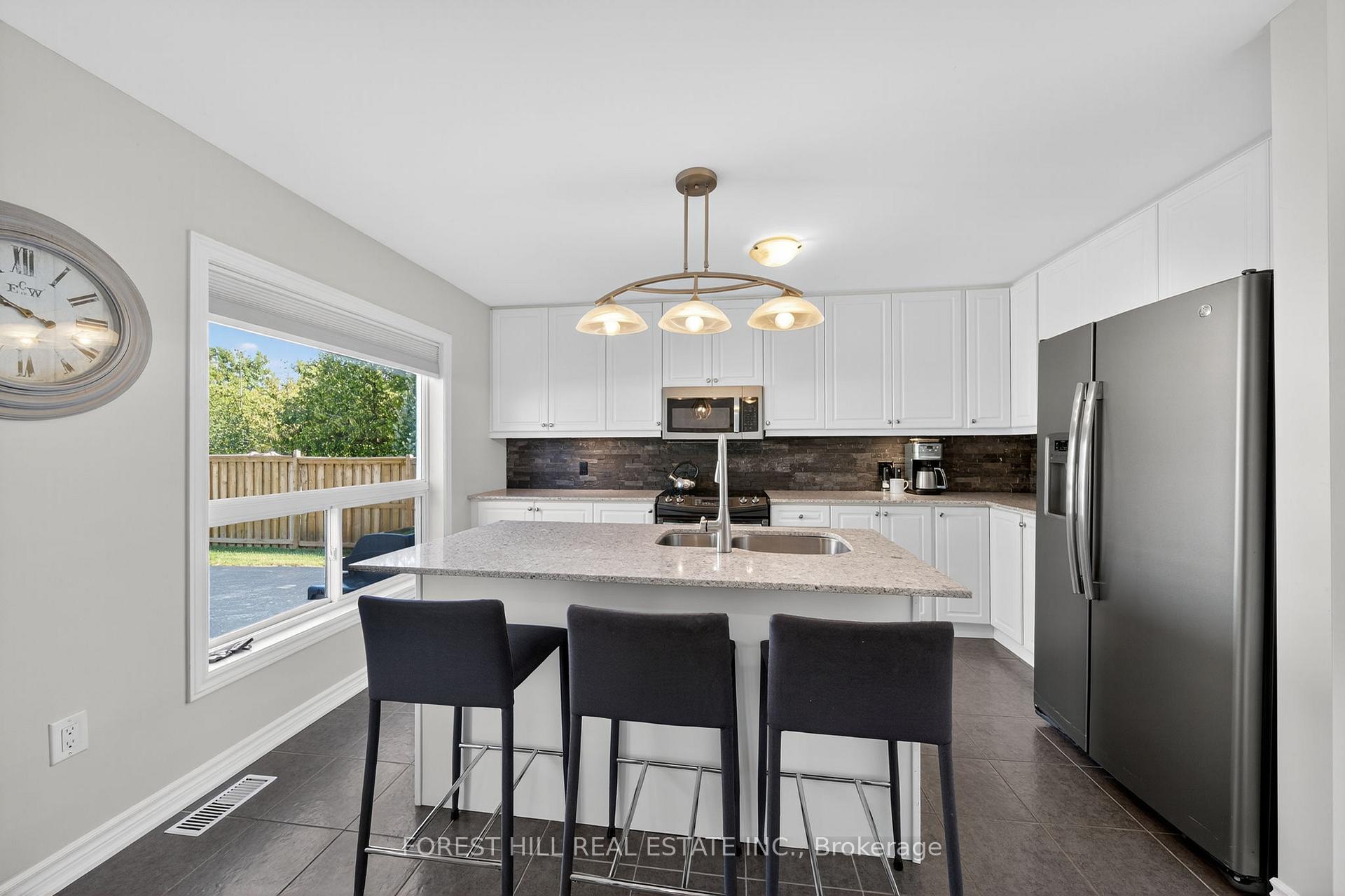 Photo 14 of 70 Robert Street S, Wasaga Beach — HOMEH