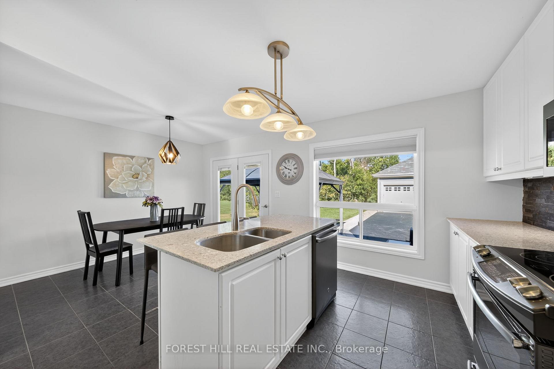 Photo 15 of 70 Robert Street S, Wasaga Beach — HOMEH