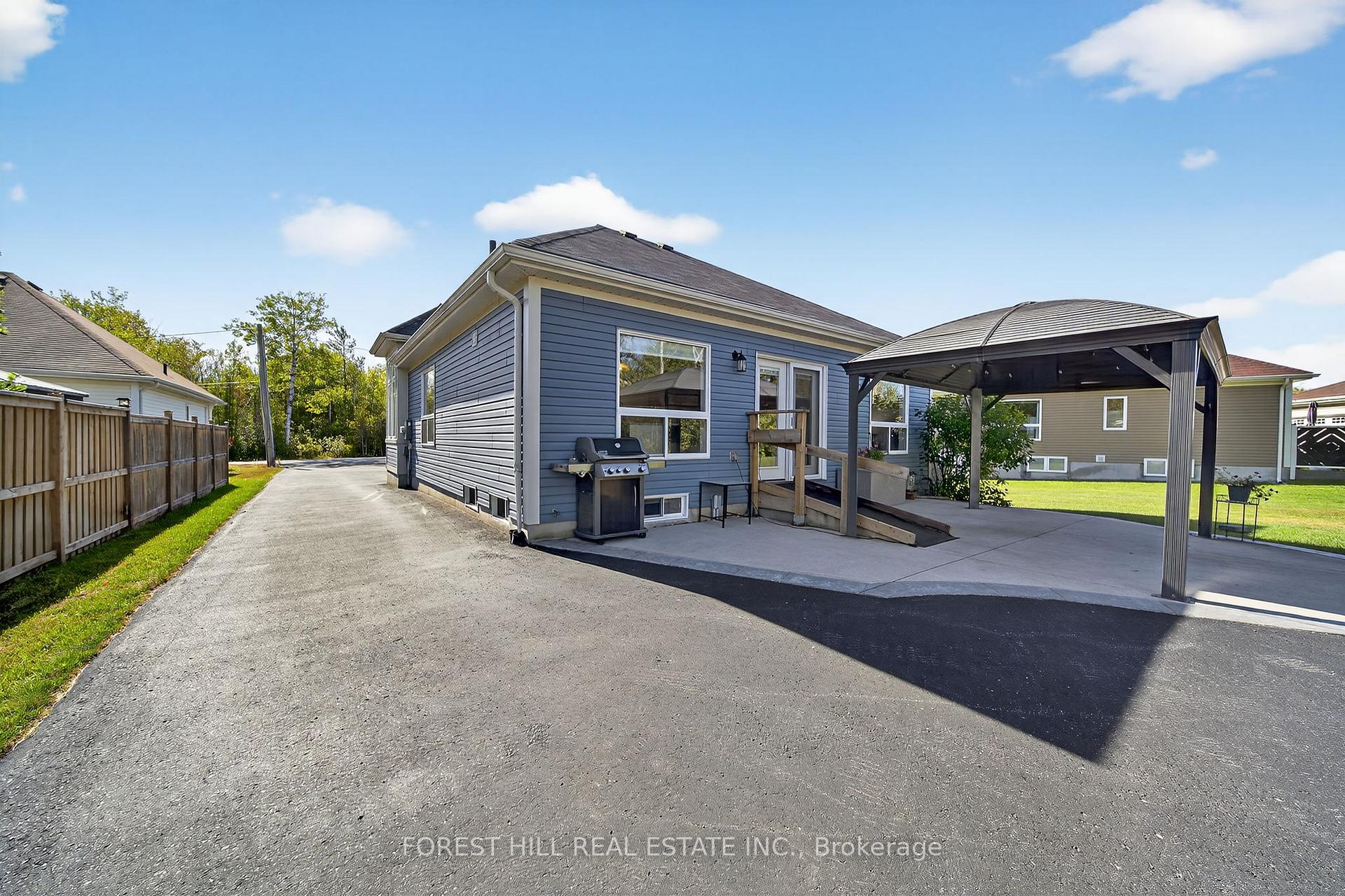 Photo 33 of 70 Robert Street S, Wasaga Beach — HOMEH