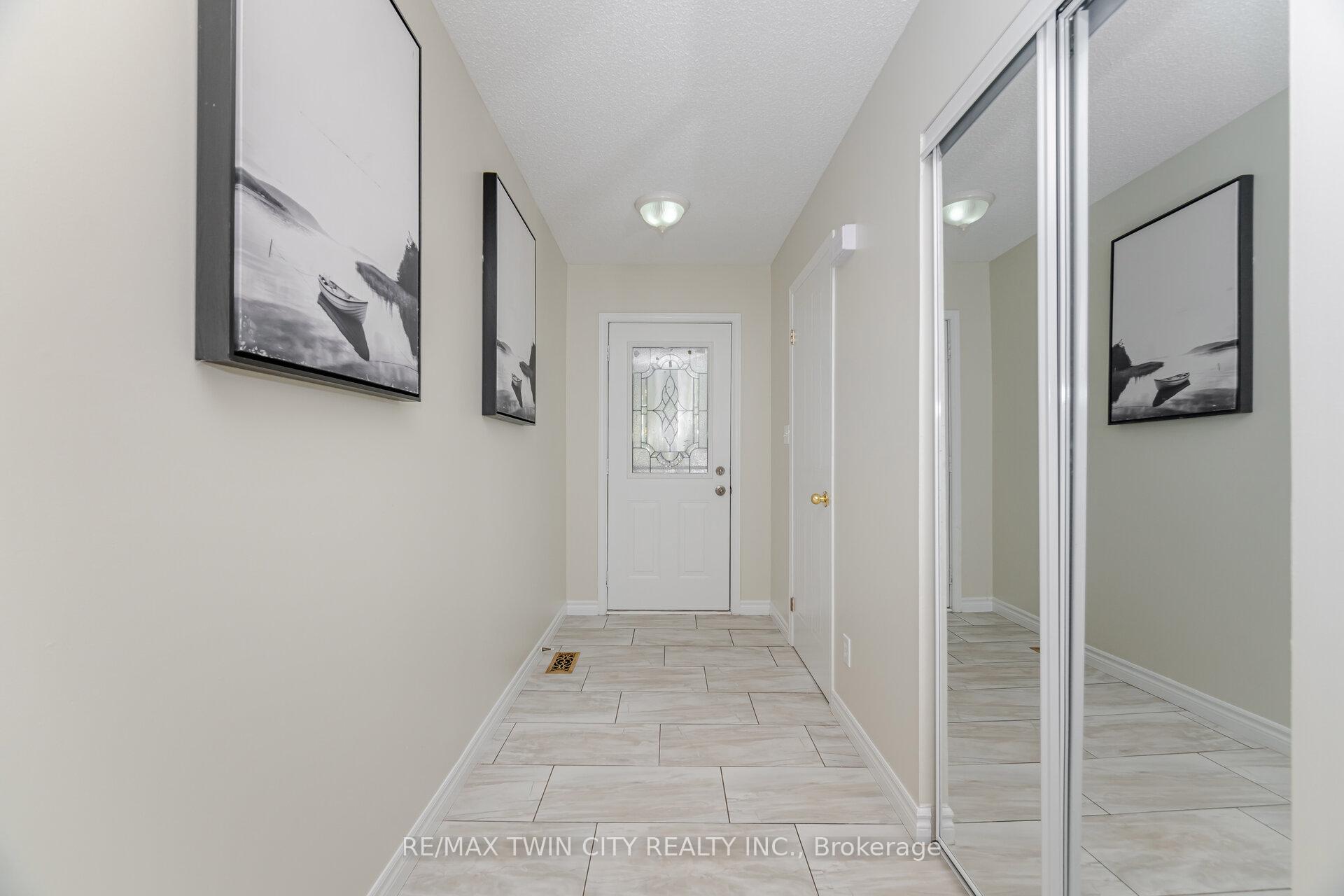 Photo 3 of 525 Chablis Drive, Waterloo — HOMEH