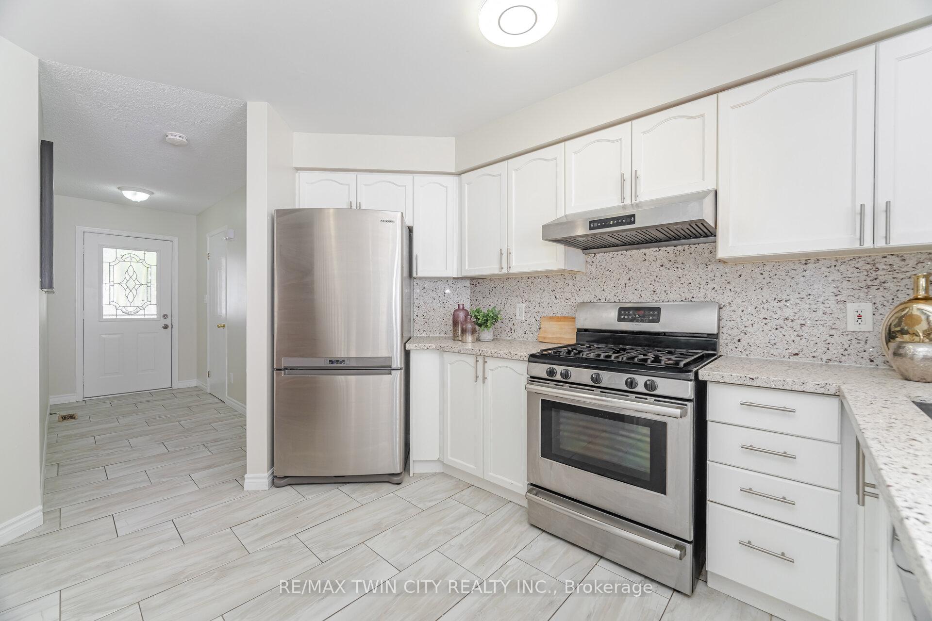 Photo 6 of 525 Chablis Drive, Waterloo — HOMEH