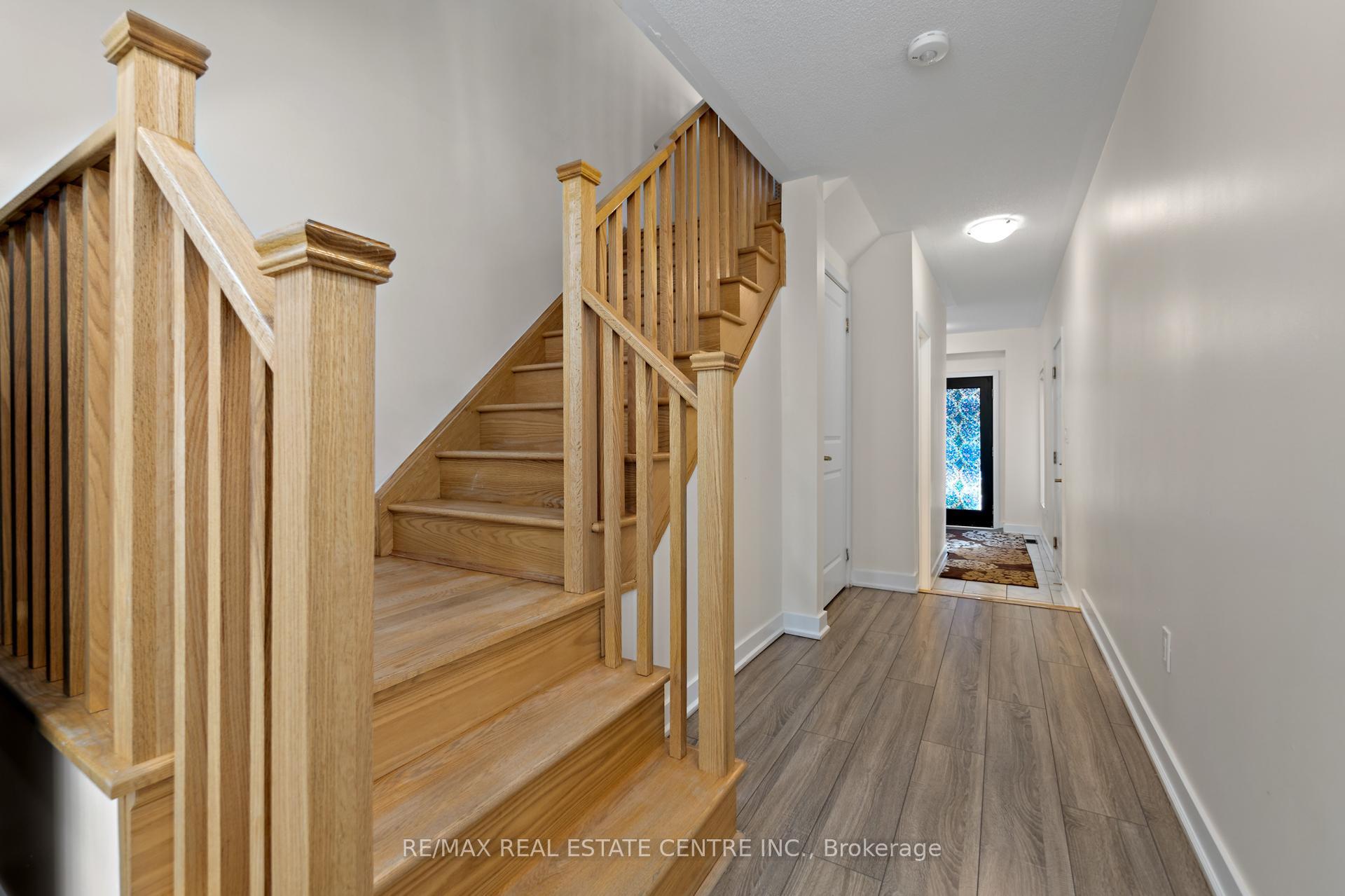 Photo 4 of 53 Benoit Street, Vaughan, Vellore Village — HOMEH