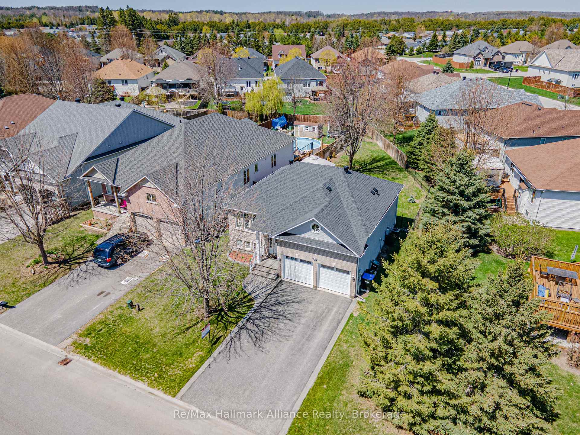Photo 2 of 20 Meadowood Drive, Wasaga Beach — HOMEH