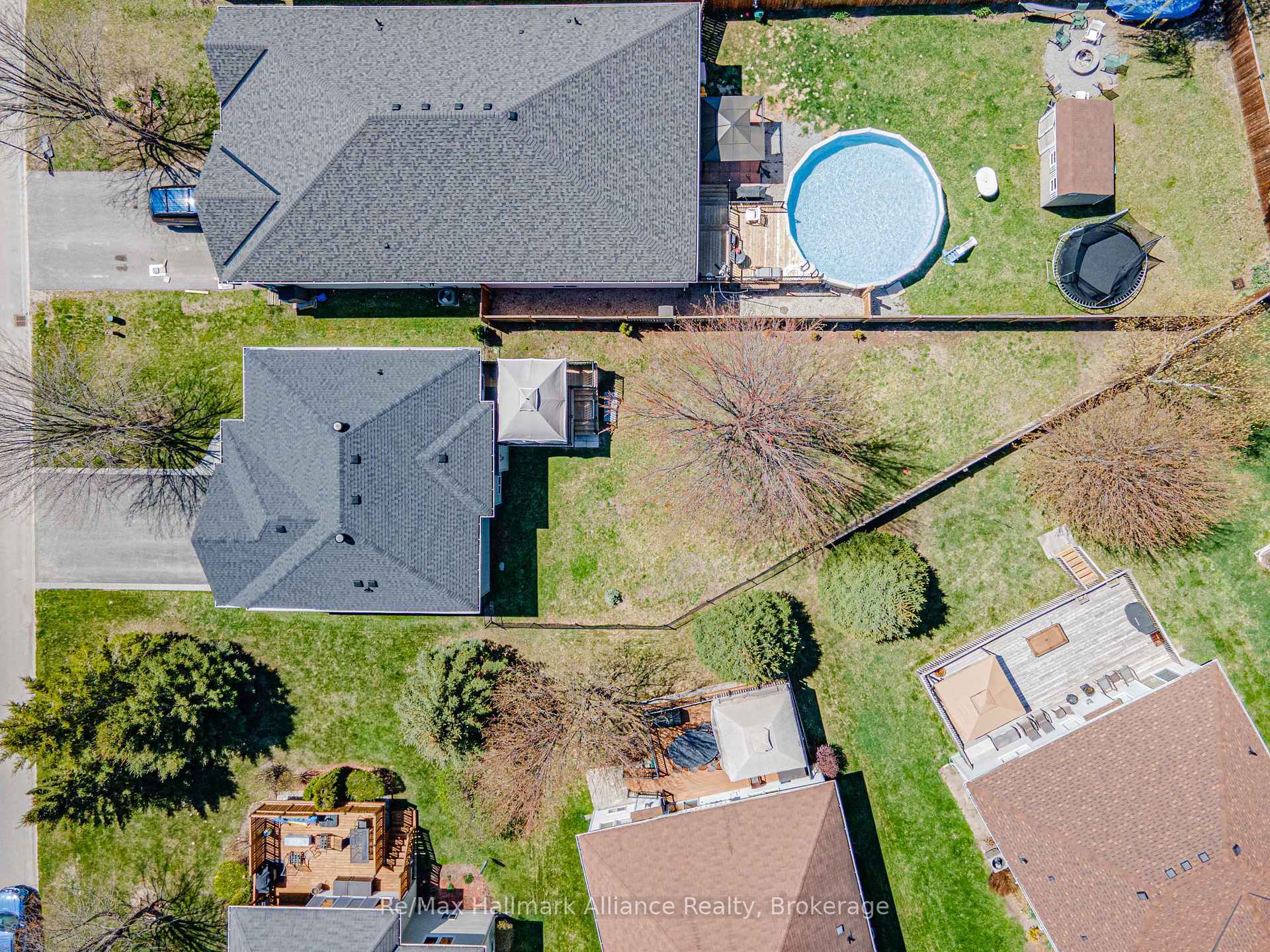 Photo 3 of 20 Meadowood Drive, Wasaga Beach — HOMEH