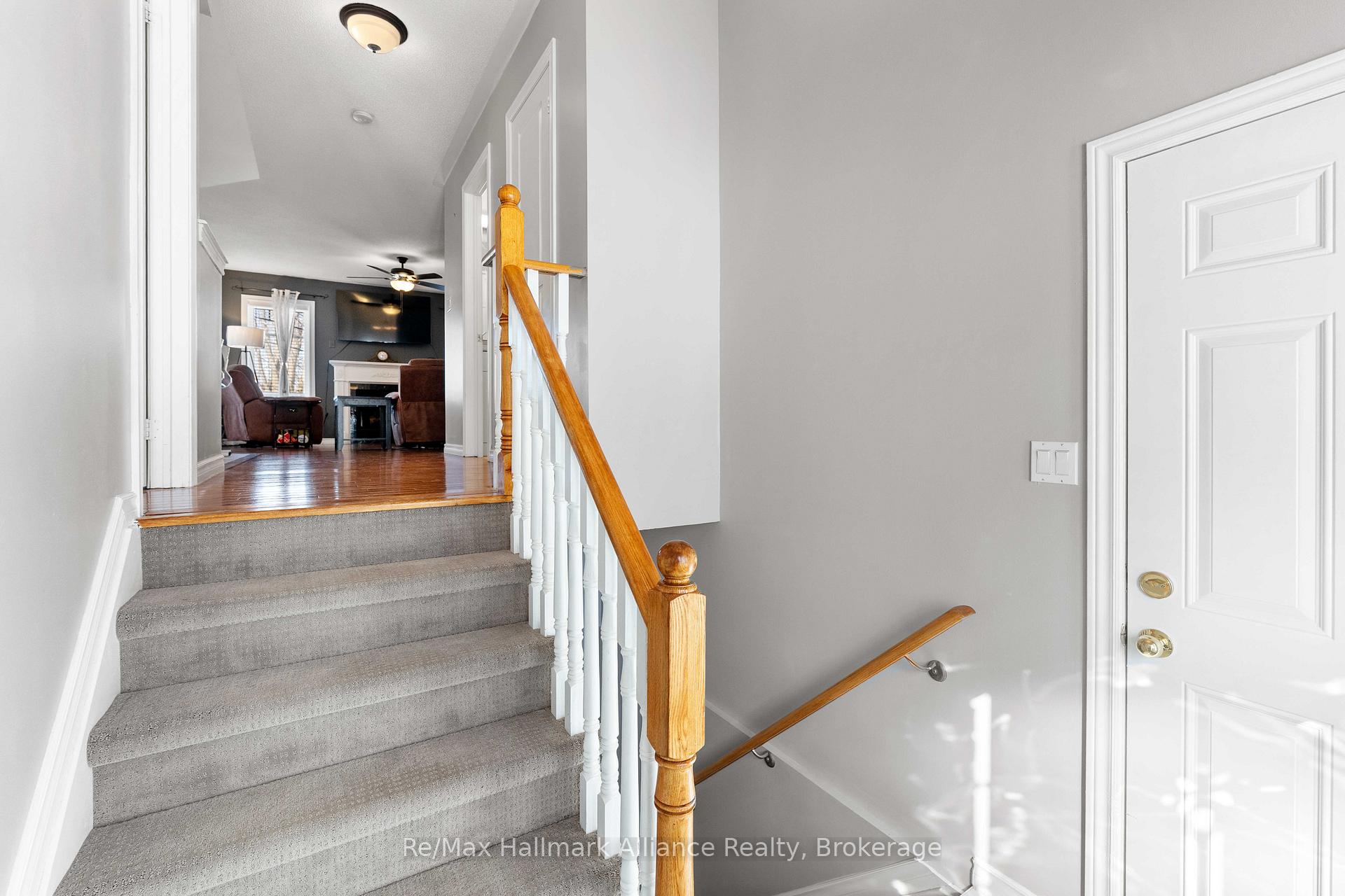 Photo 4 of 20 Meadowood Drive, Wasaga Beach — HOMEH