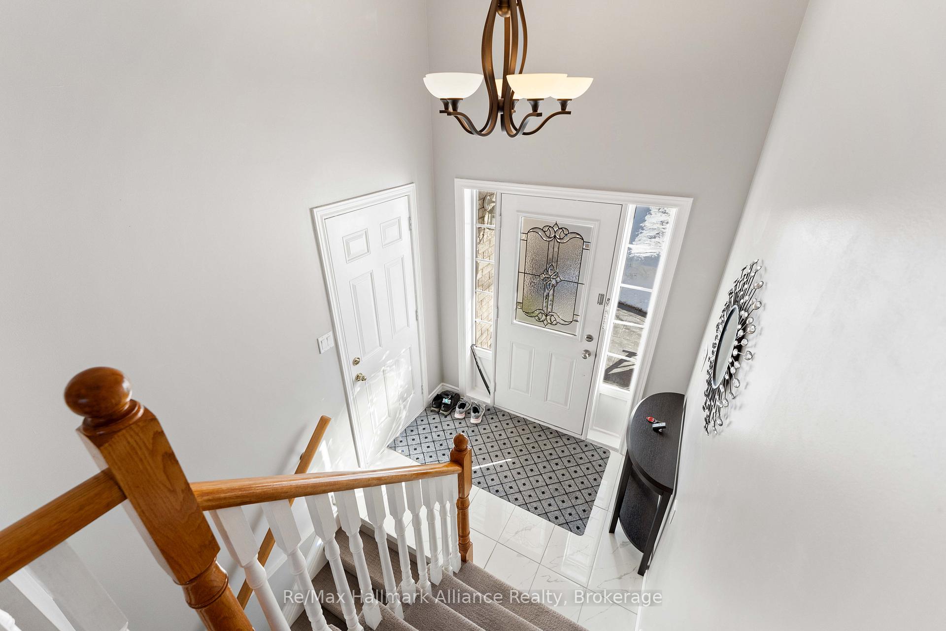 Photo 5 of 20 Meadowood Drive, Wasaga Beach — HOMEH