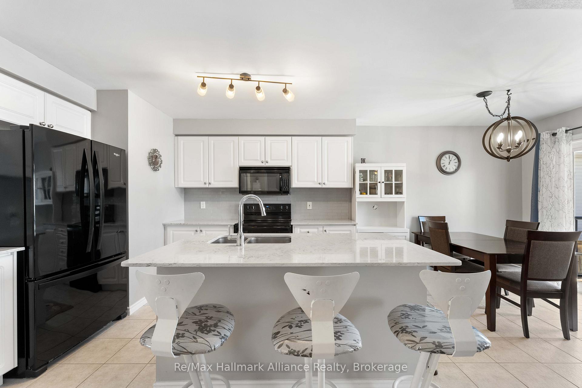 Photo 7 of 20 Meadowood Drive, Wasaga Beach — HOMEH