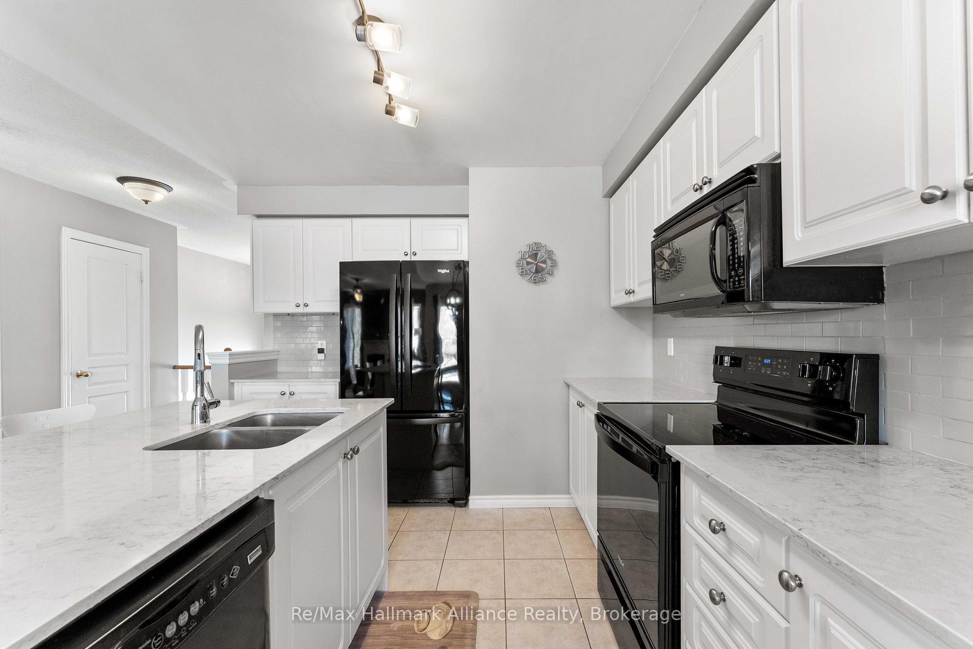 Photo 8 of 20 Meadowood Drive, Wasaga Beach — HOMEH