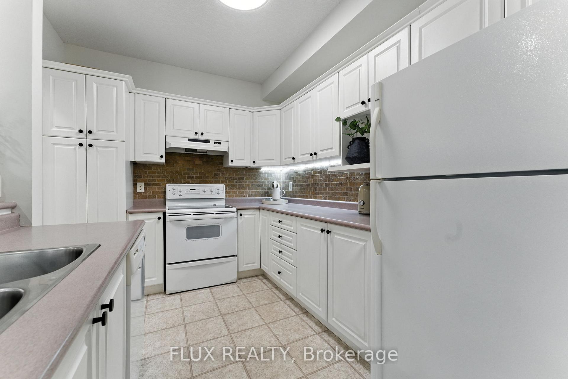 Photo 10 of 120 Reiber Court, Waterloo, Beechwood — HOMEH
