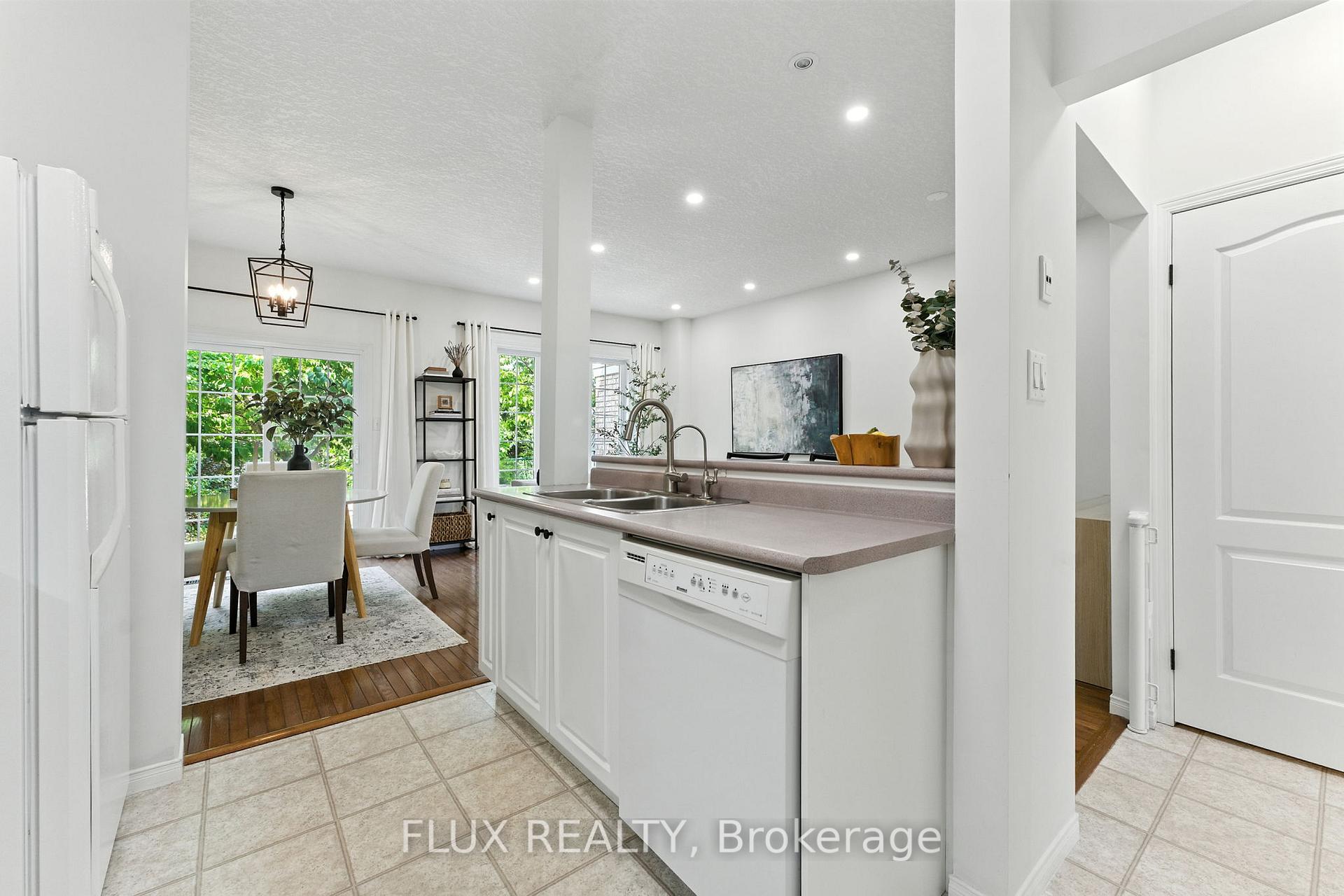 Photo 11 of 120 Reiber Court, Waterloo, Beechwood — HOMEH