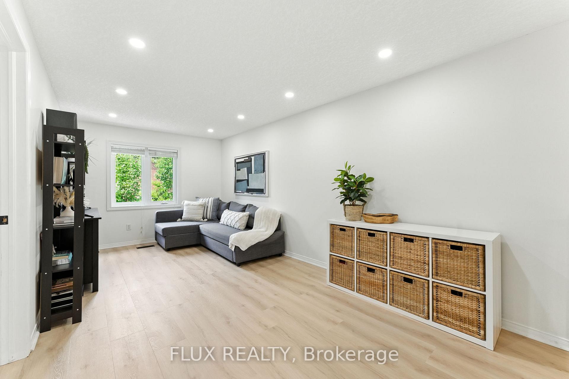 Photo 16 of 120 Reiber Court, Waterloo, Beechwood — HOMEH